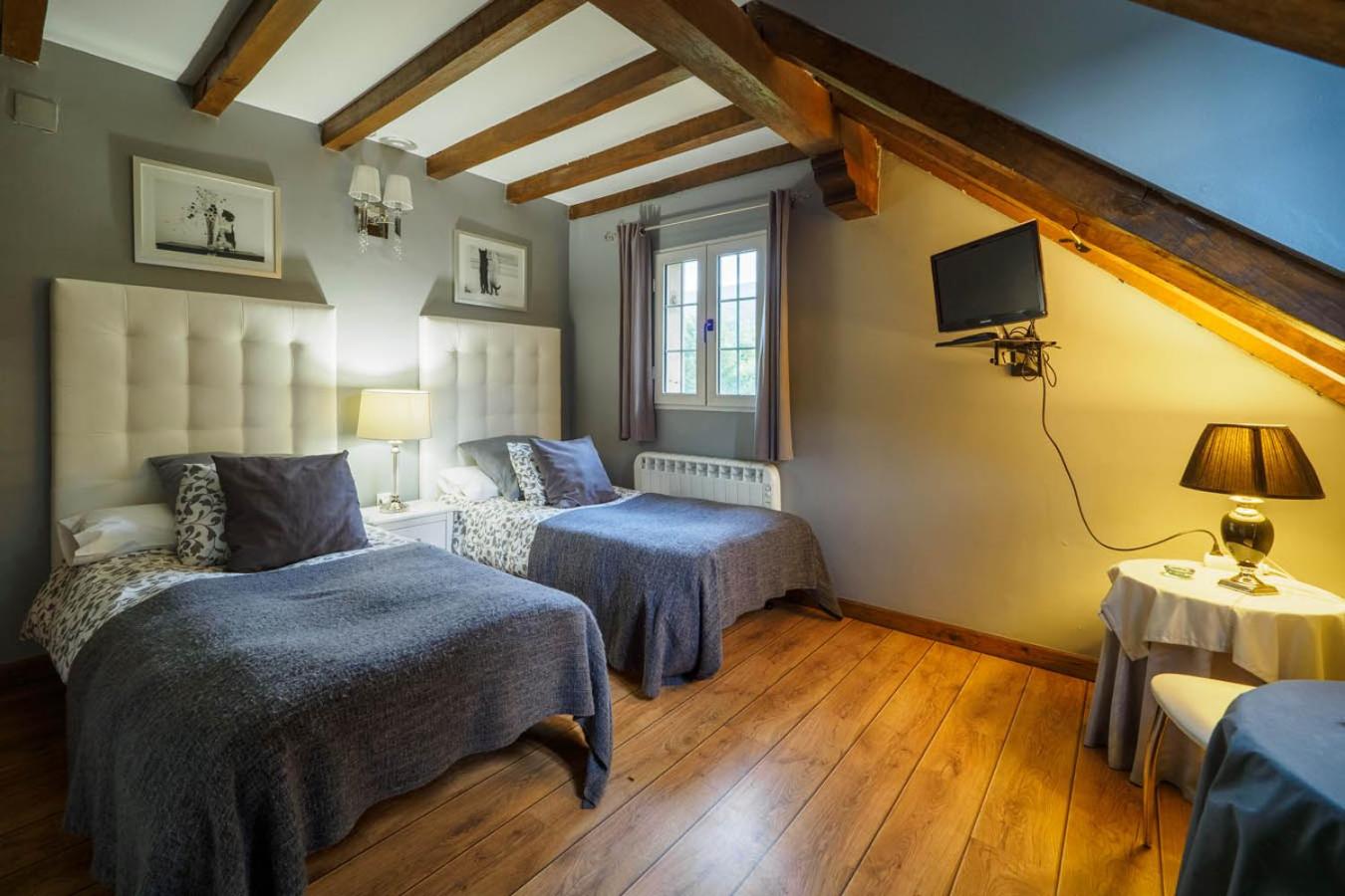 Double or Twin Room - Photo 3