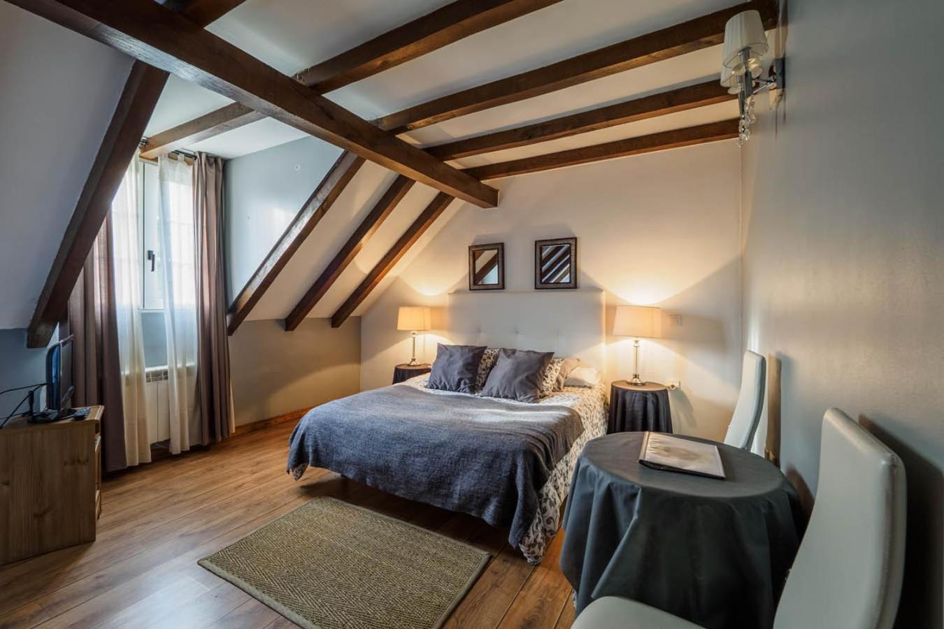 Double Room with Spa Bath - Photo 1
