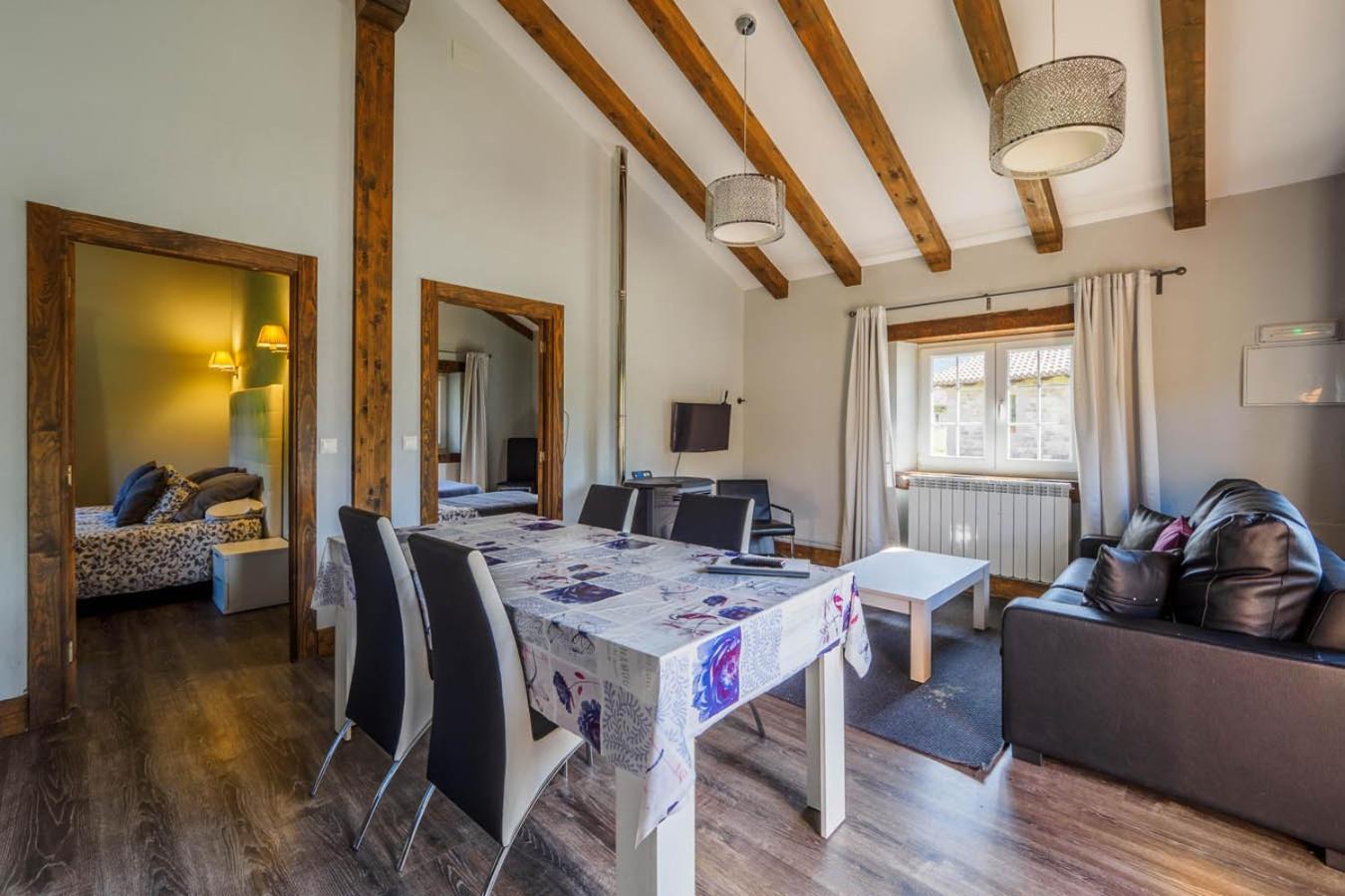 Two-Bedroom Cottage - Photo 4