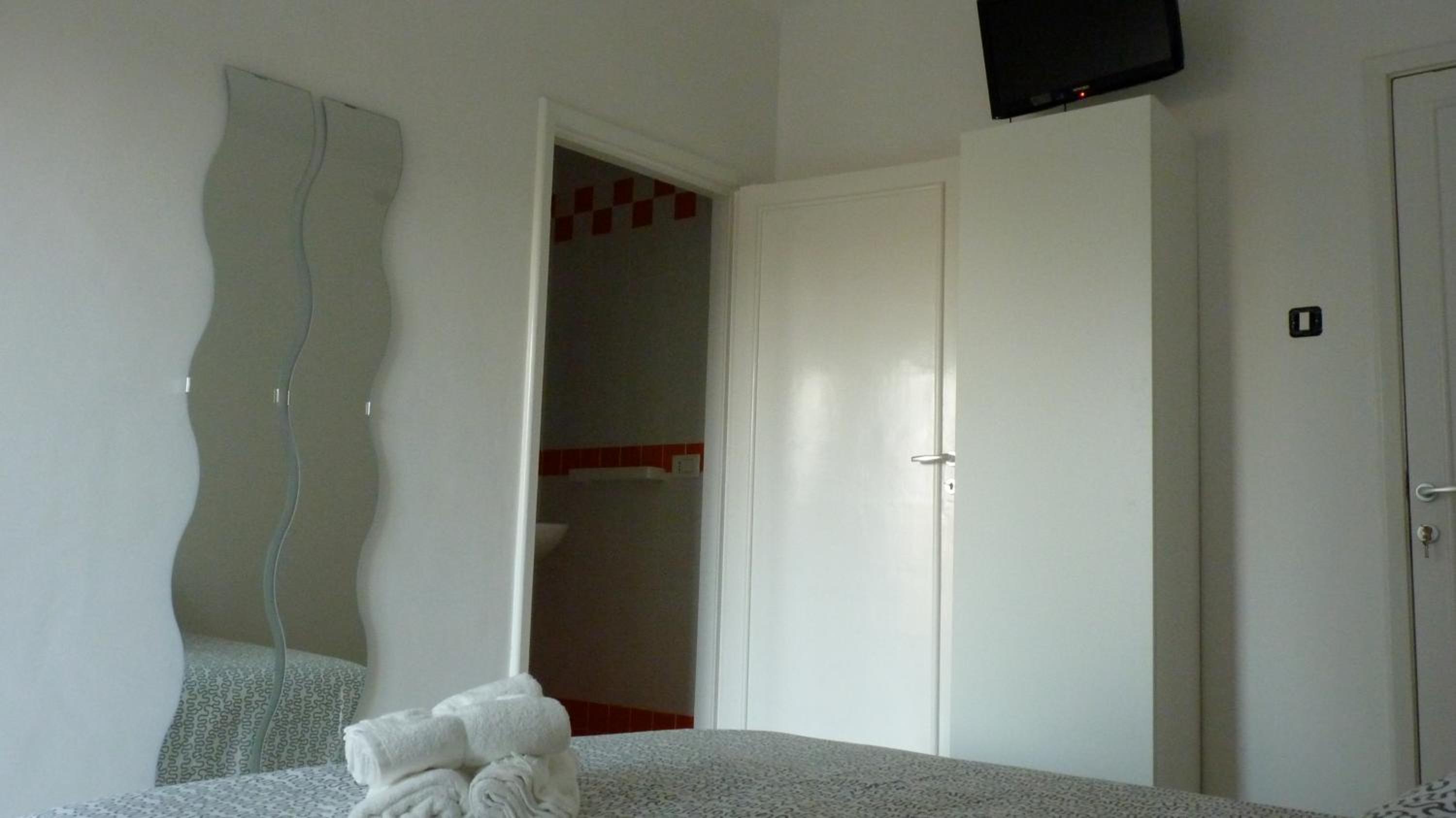Studio with Balcony - Photo 8