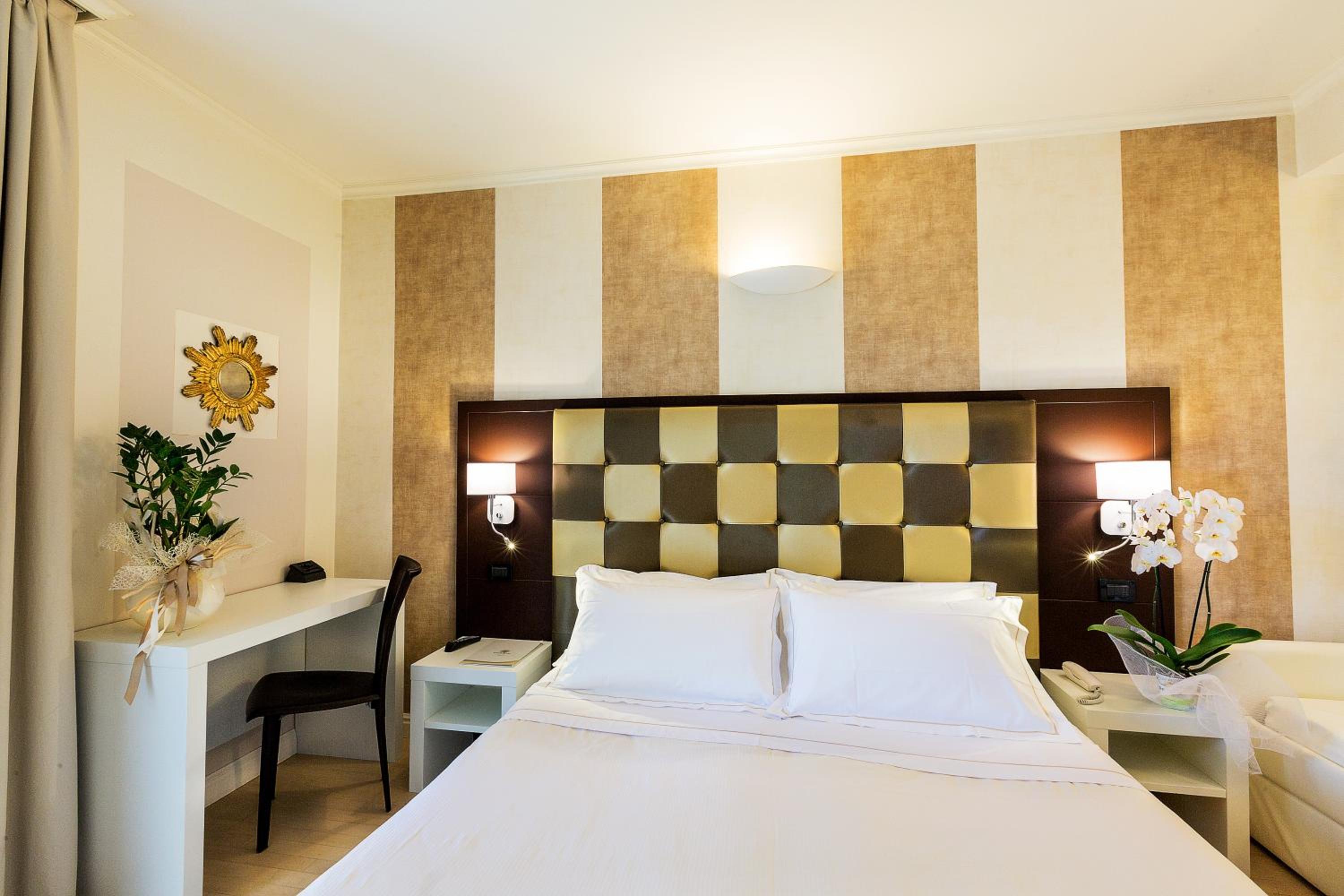 Deluxe Family Room - Photo 2
