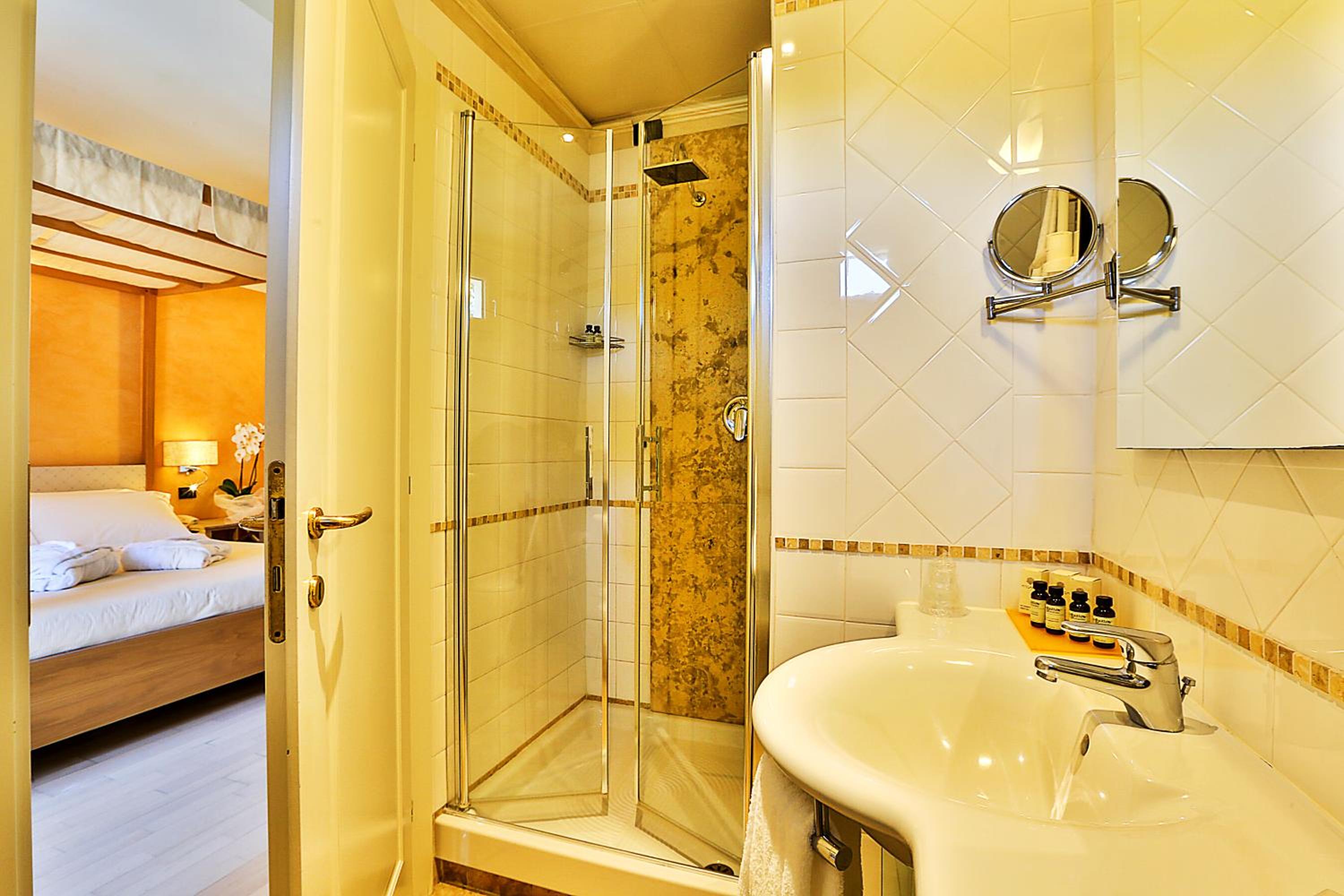Superior Quadruple Room - Photo 2