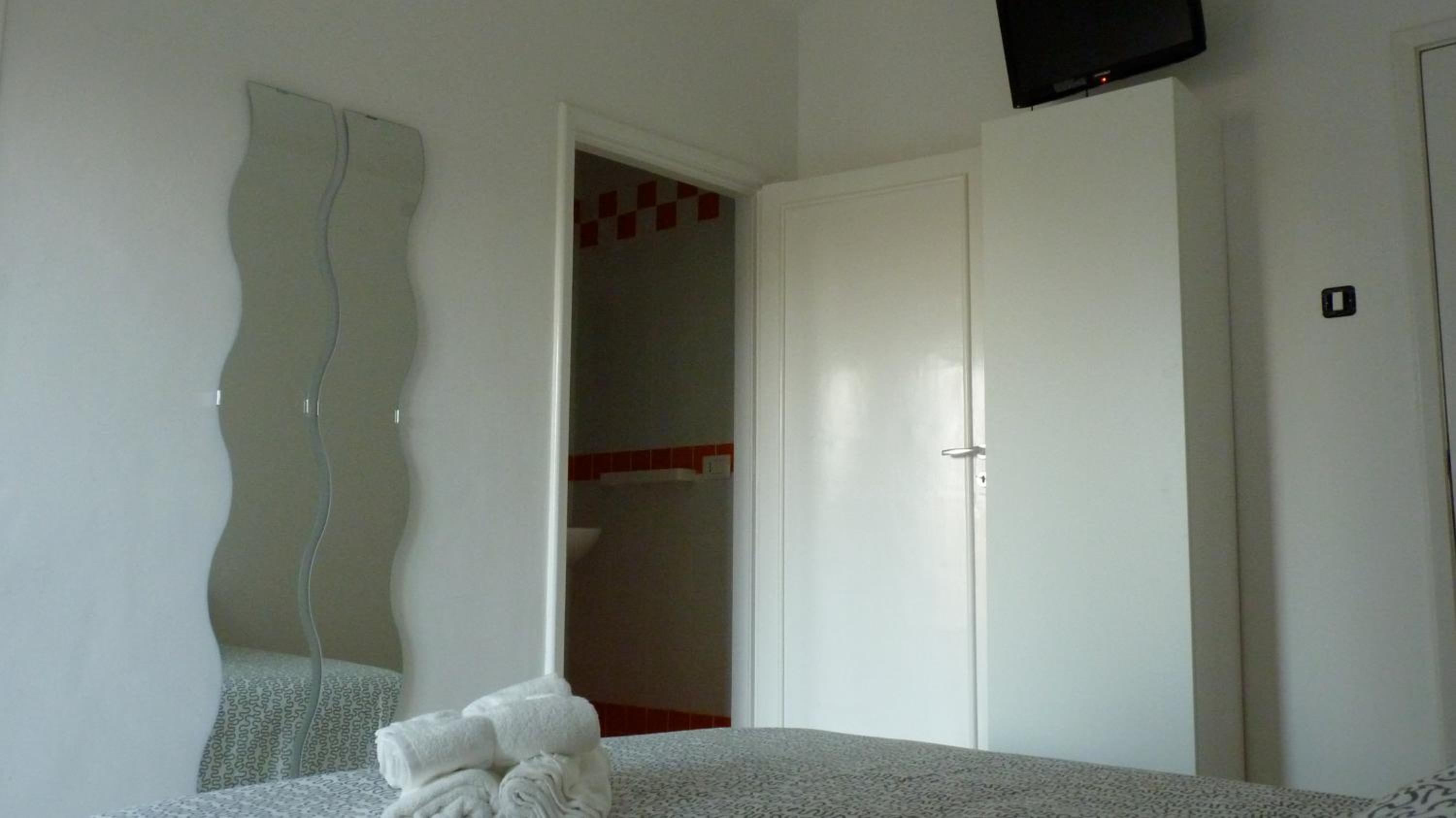 Studio with Balcony - Photo 15