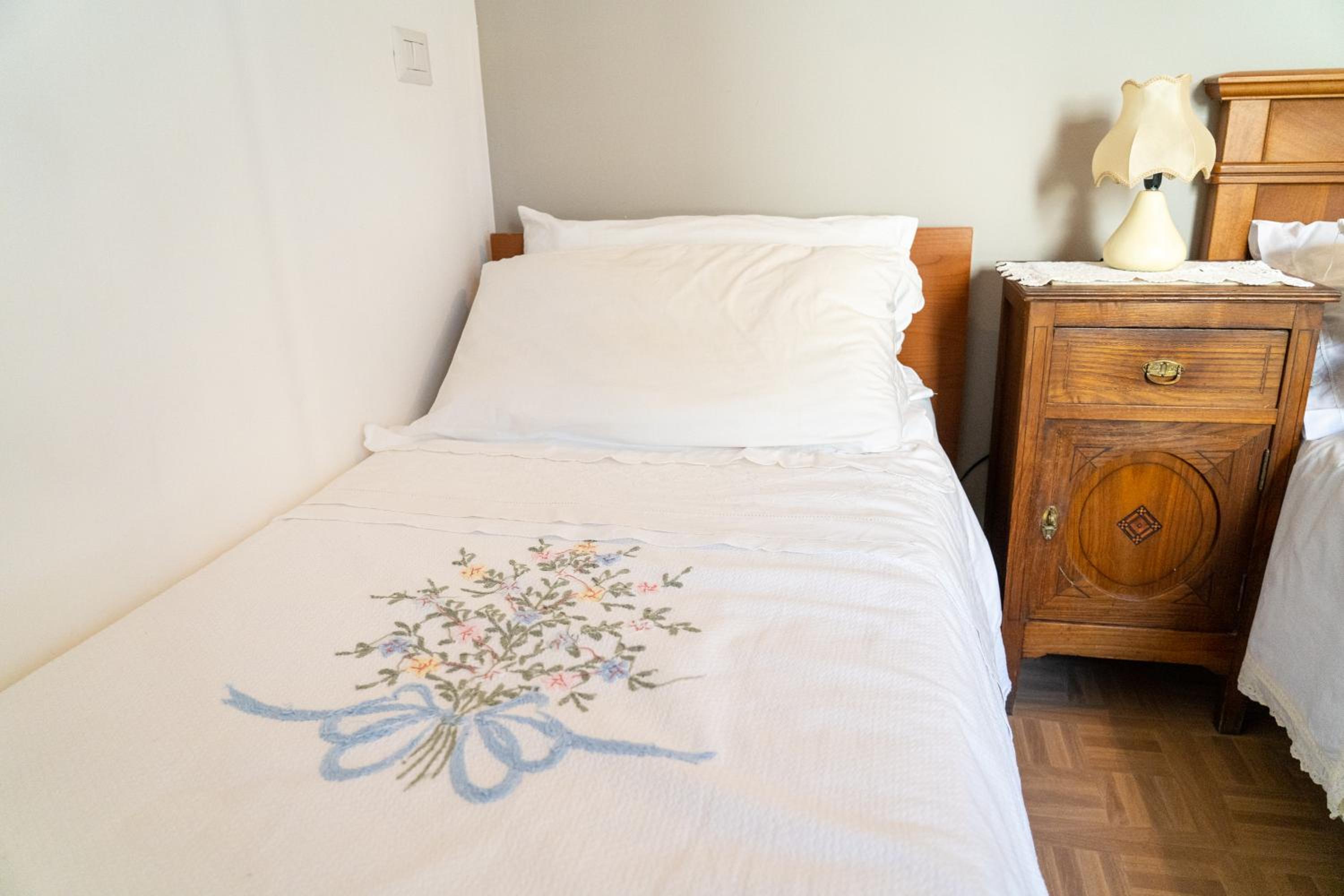 Double Room with Balcony - Photo 5