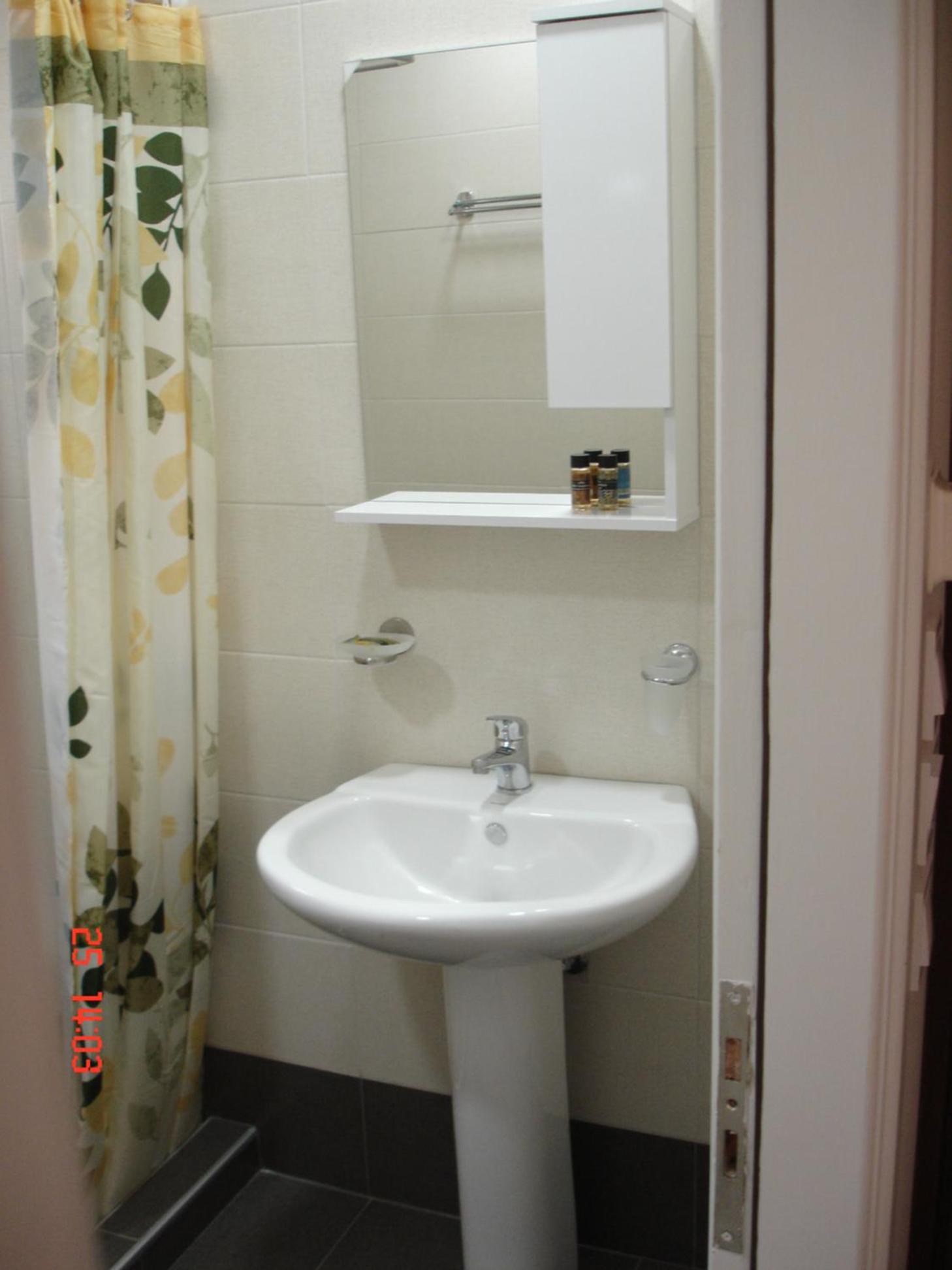 Double or Twin Room - Photo 10