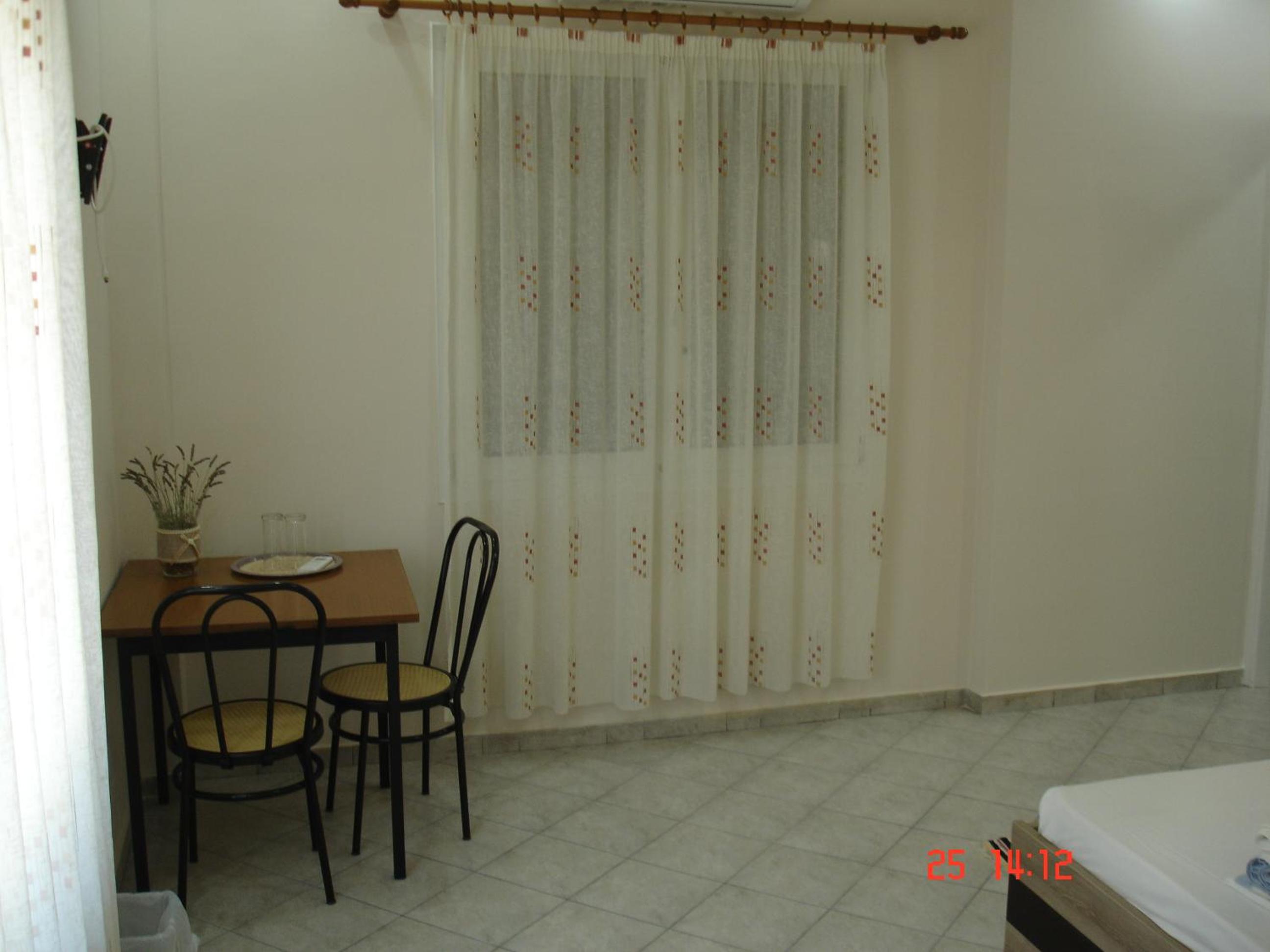 Deluxe Room - Photo 5
