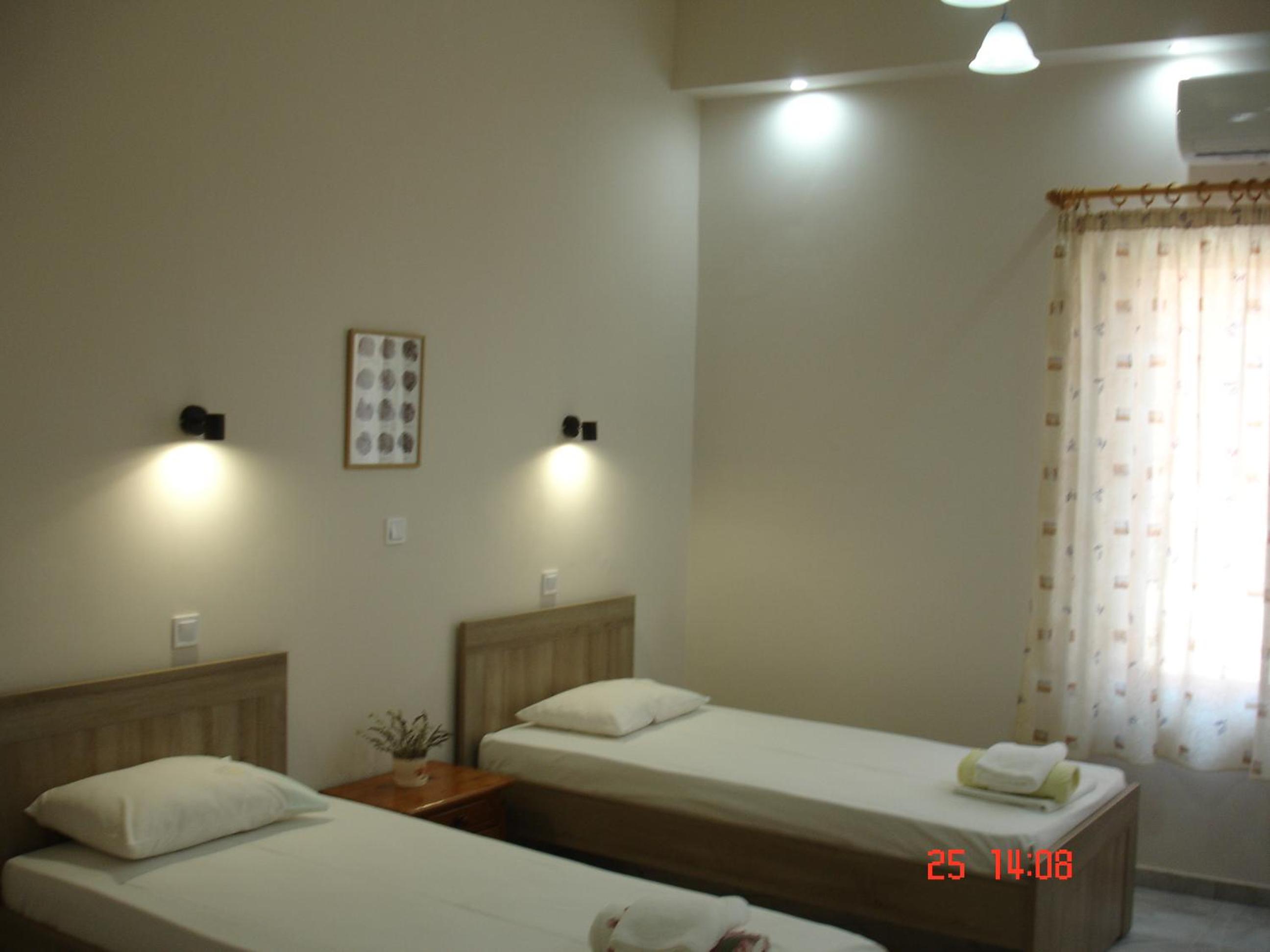 Double or Twin Room with Private Bathroom - Photo 1