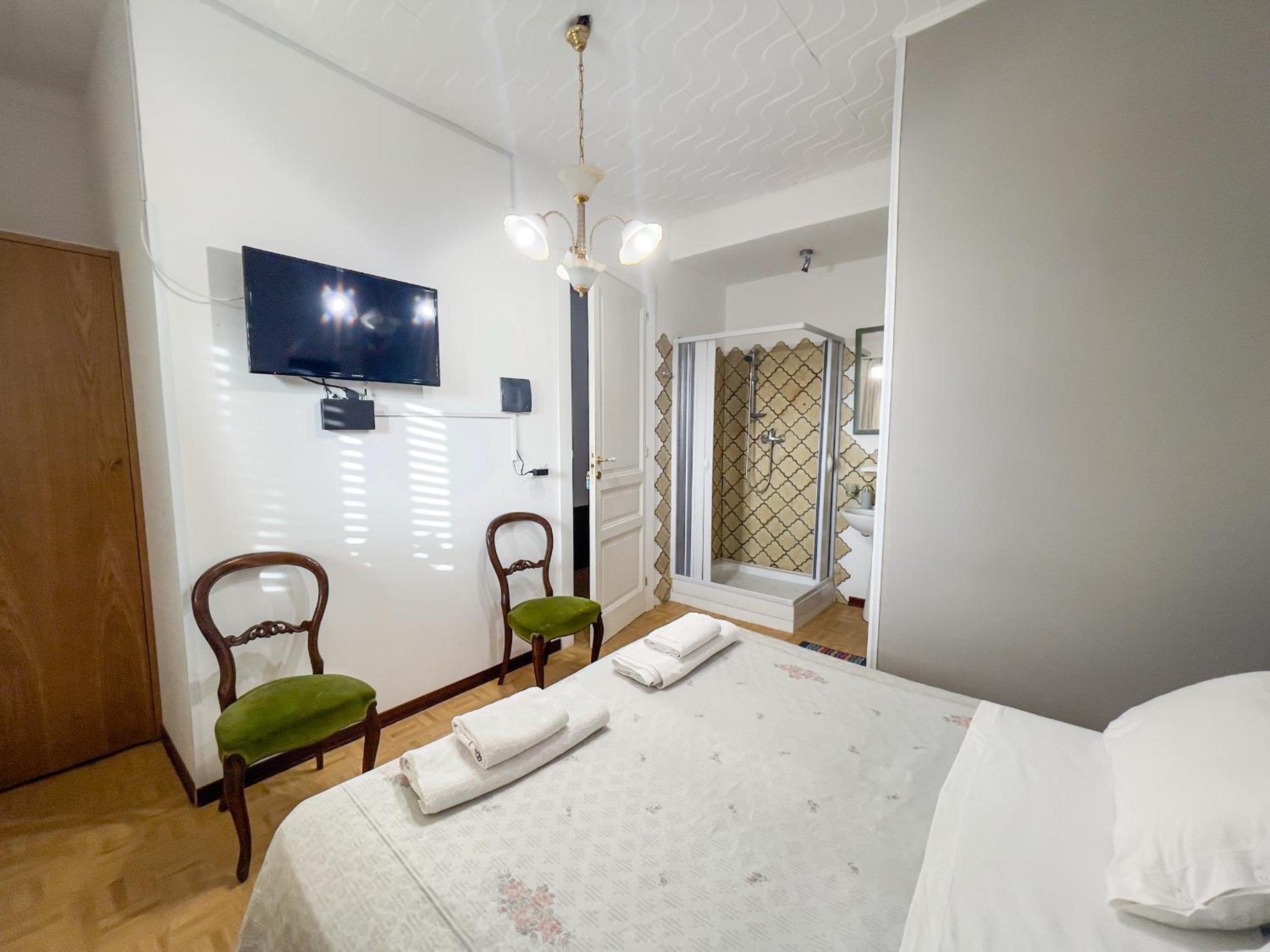 Double or Twin Room - Photo 7