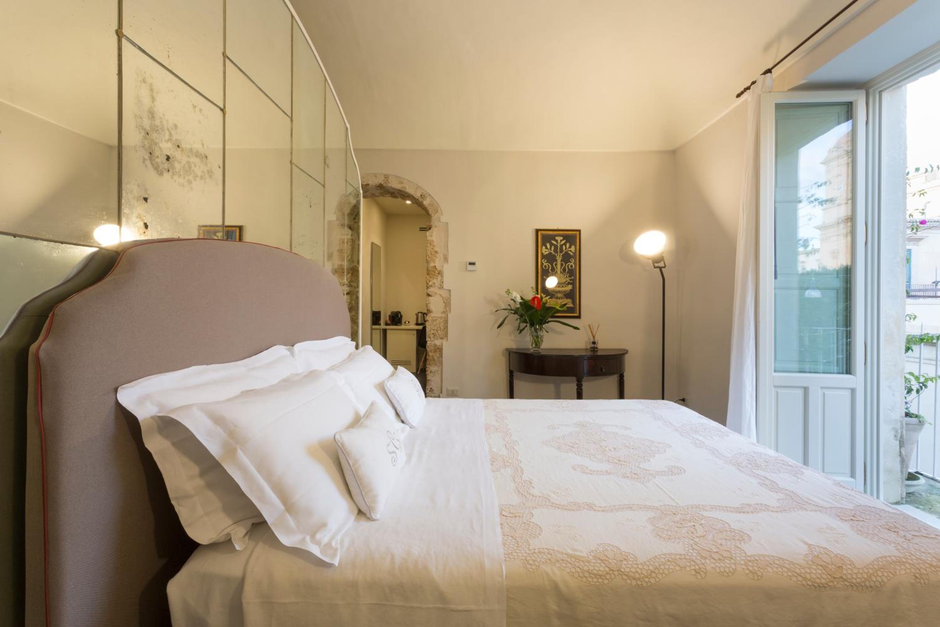 Junior Suite with Balcony and View photo 2