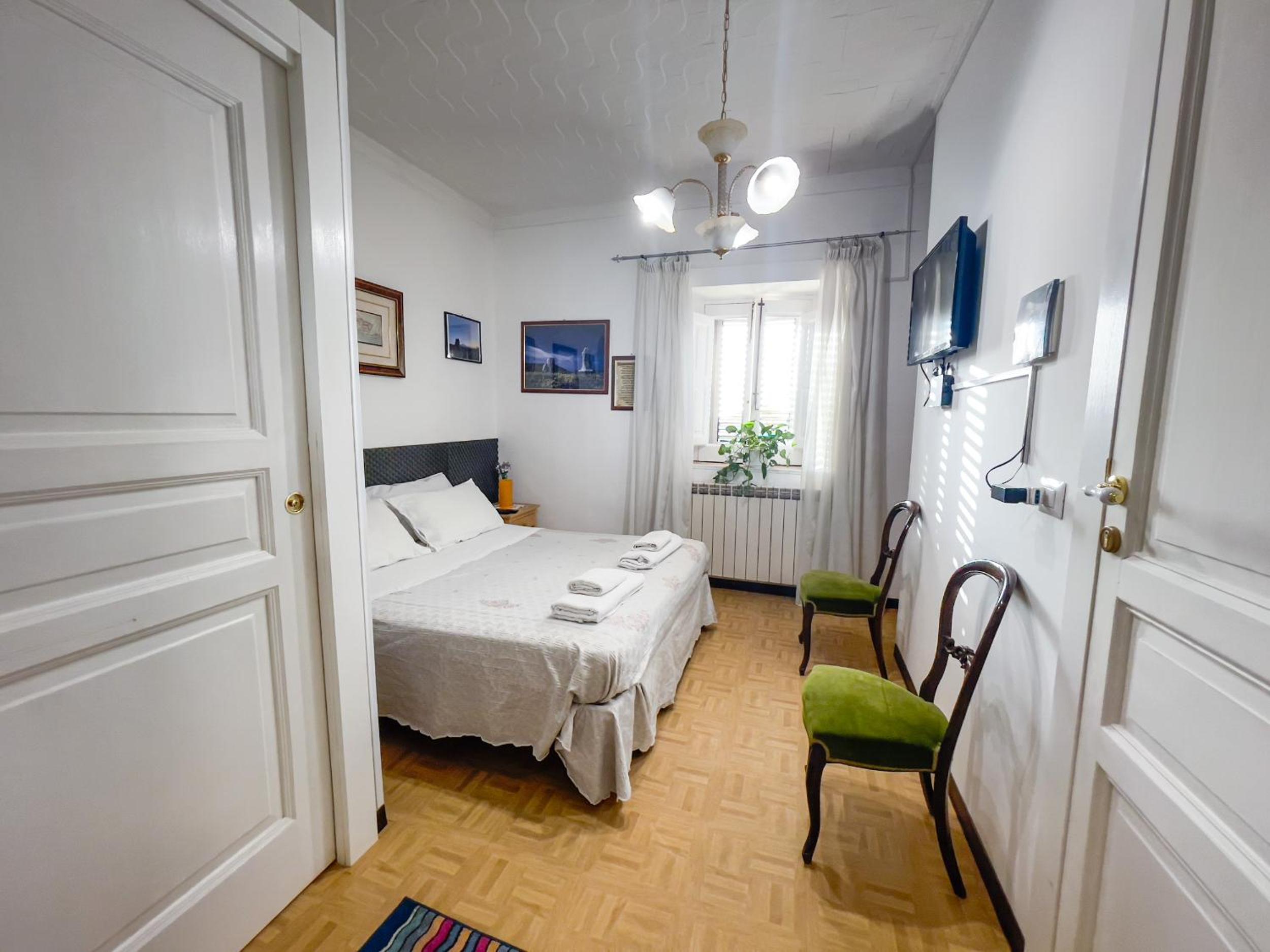 Double or Twin Room - Photo 4