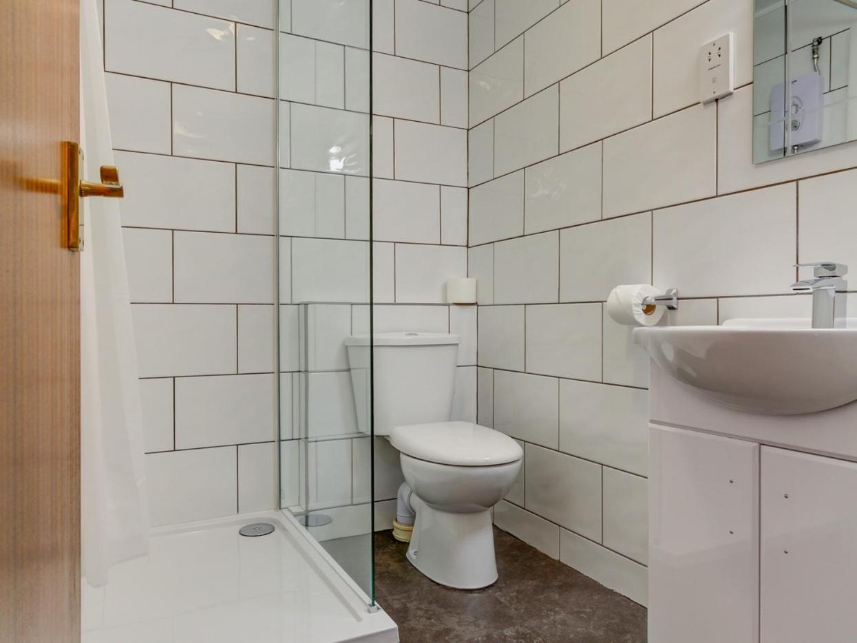 Twin Room with Shower photo 2