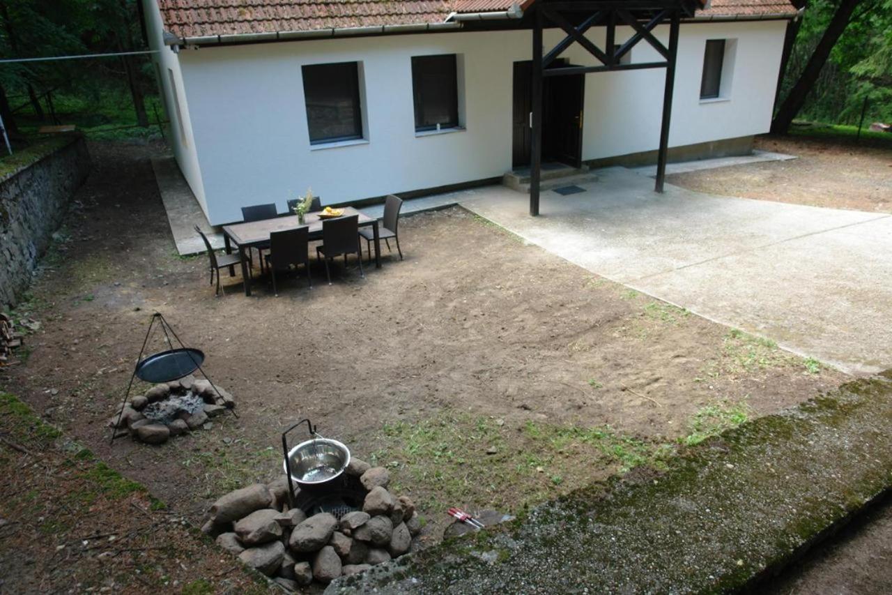 Three-Bedroom House photo 3