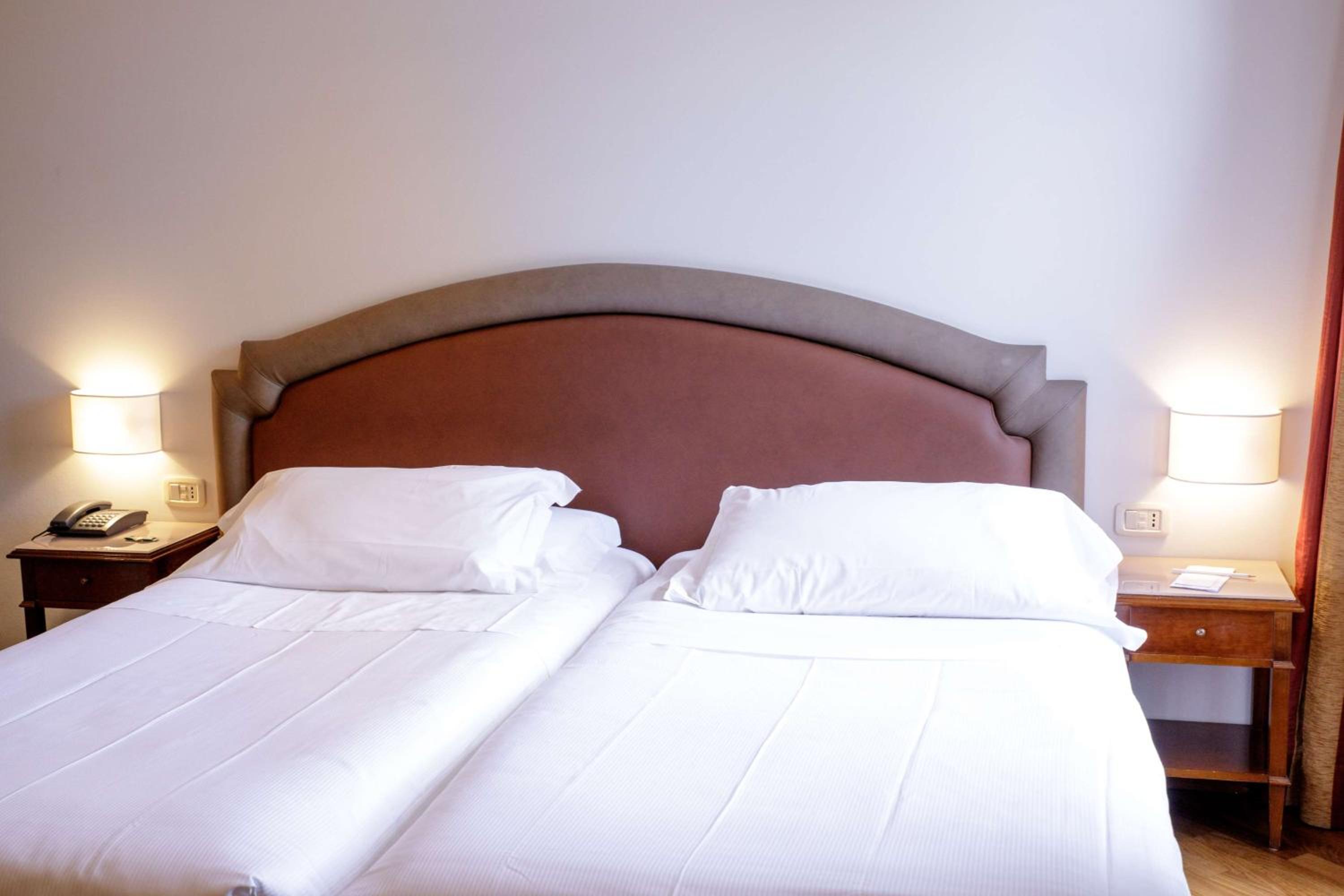 Deluxe Twin Room with Balcony - Photo 3