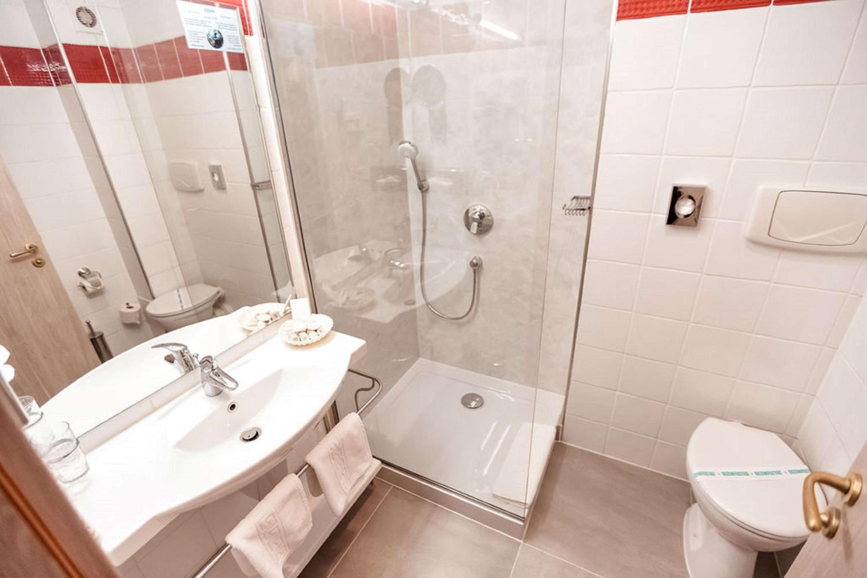 Twin Room - Photo 6