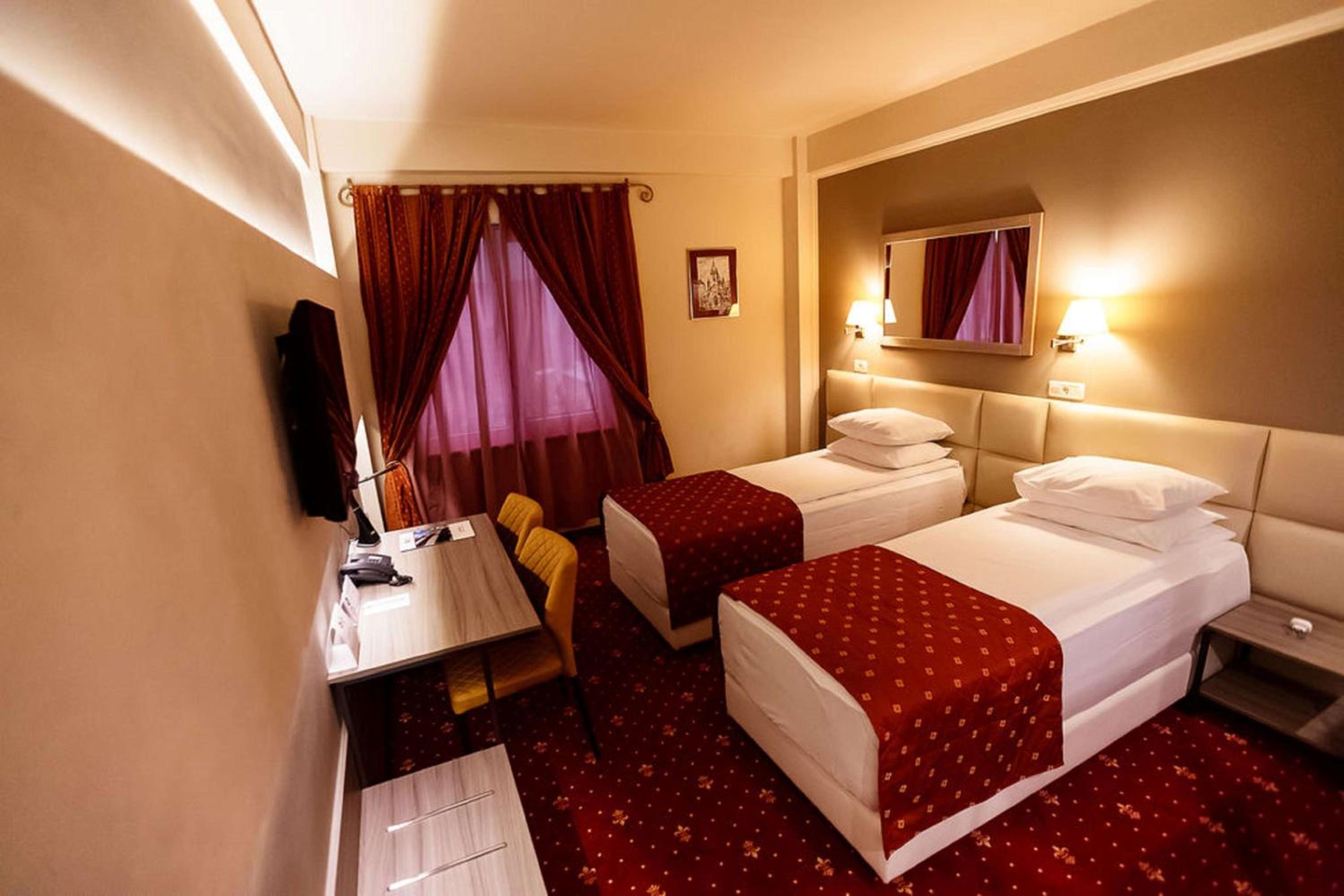 Twin Room - Photo 2