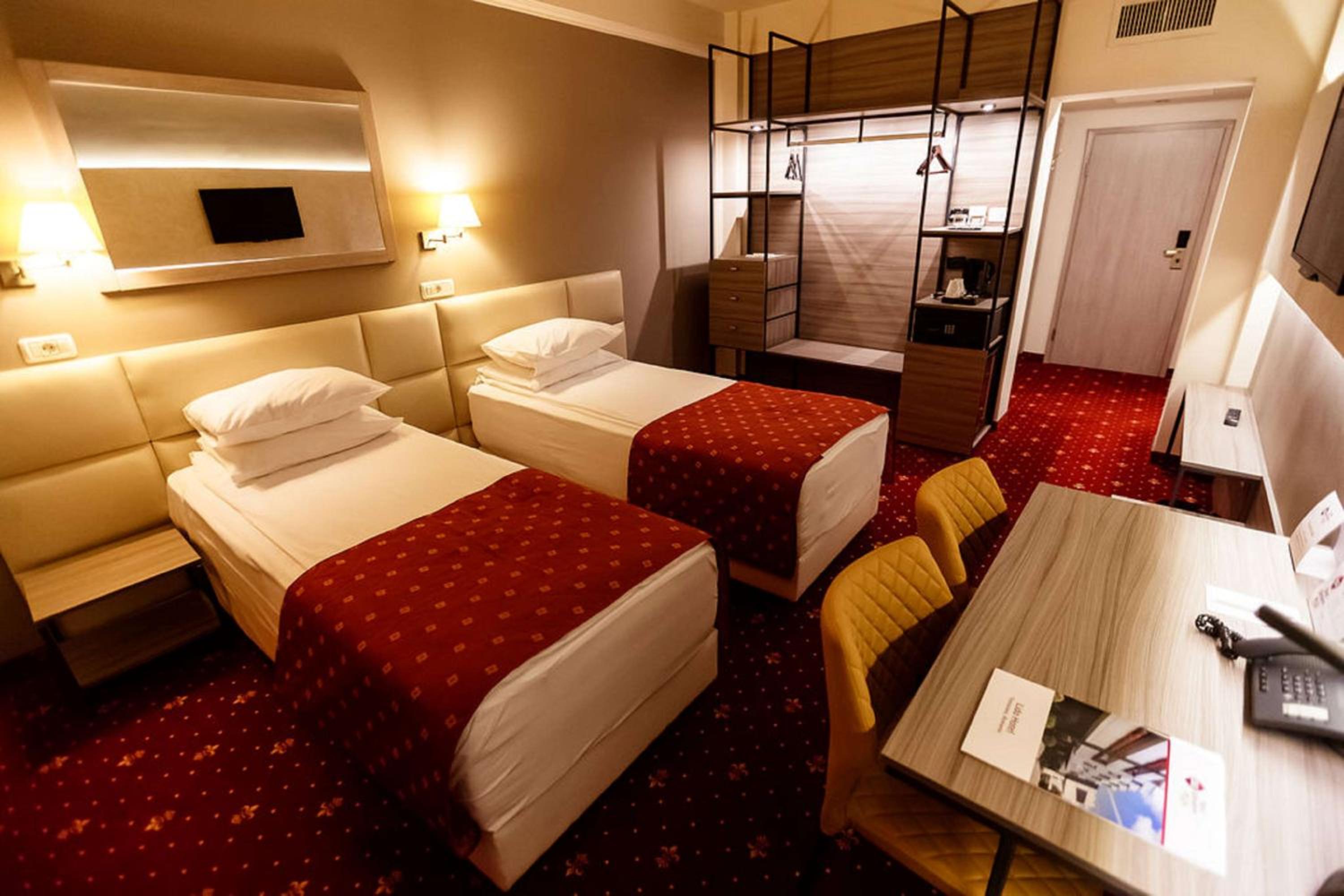 Twin Room - Photo 4