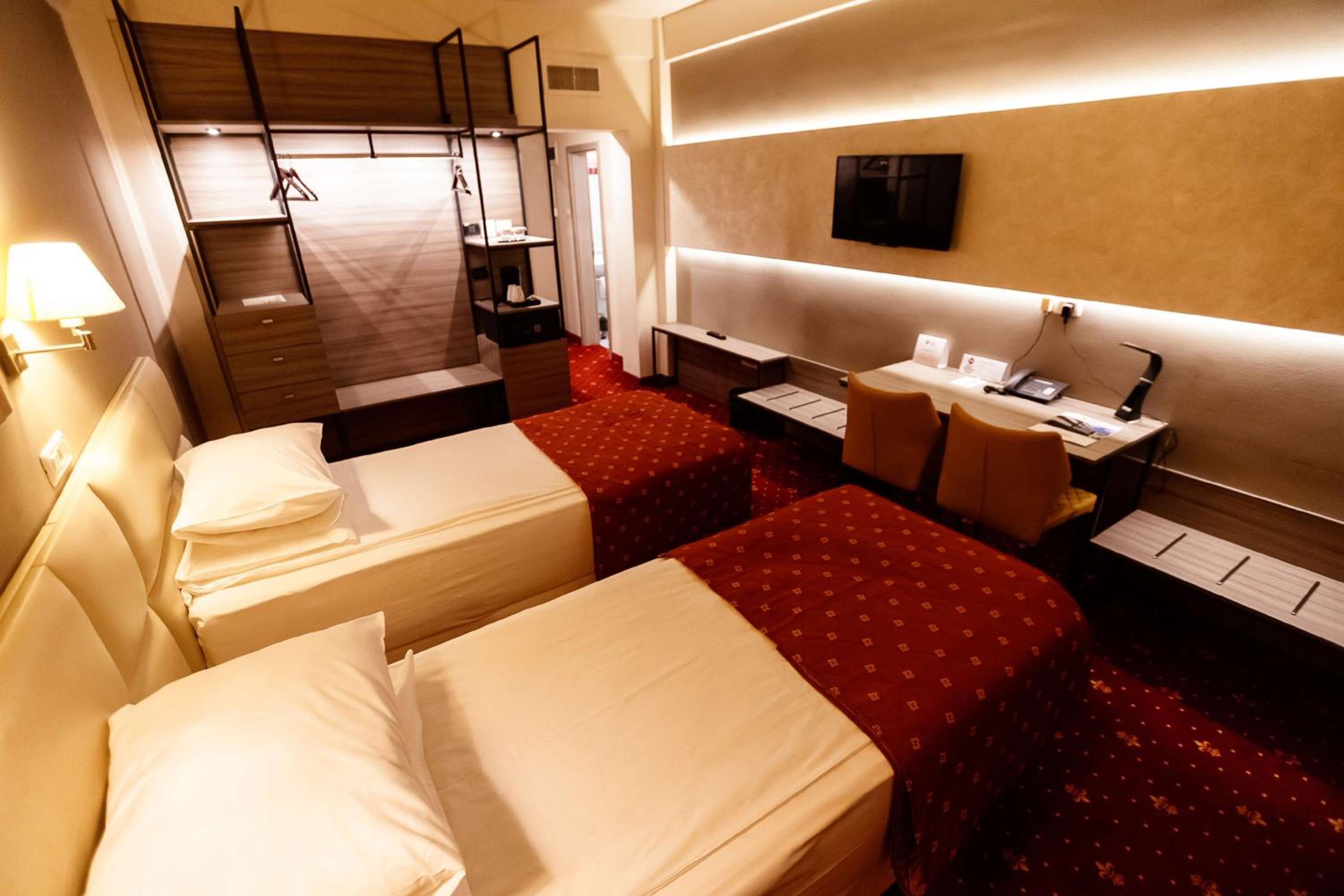 Twin Room - Photo 1