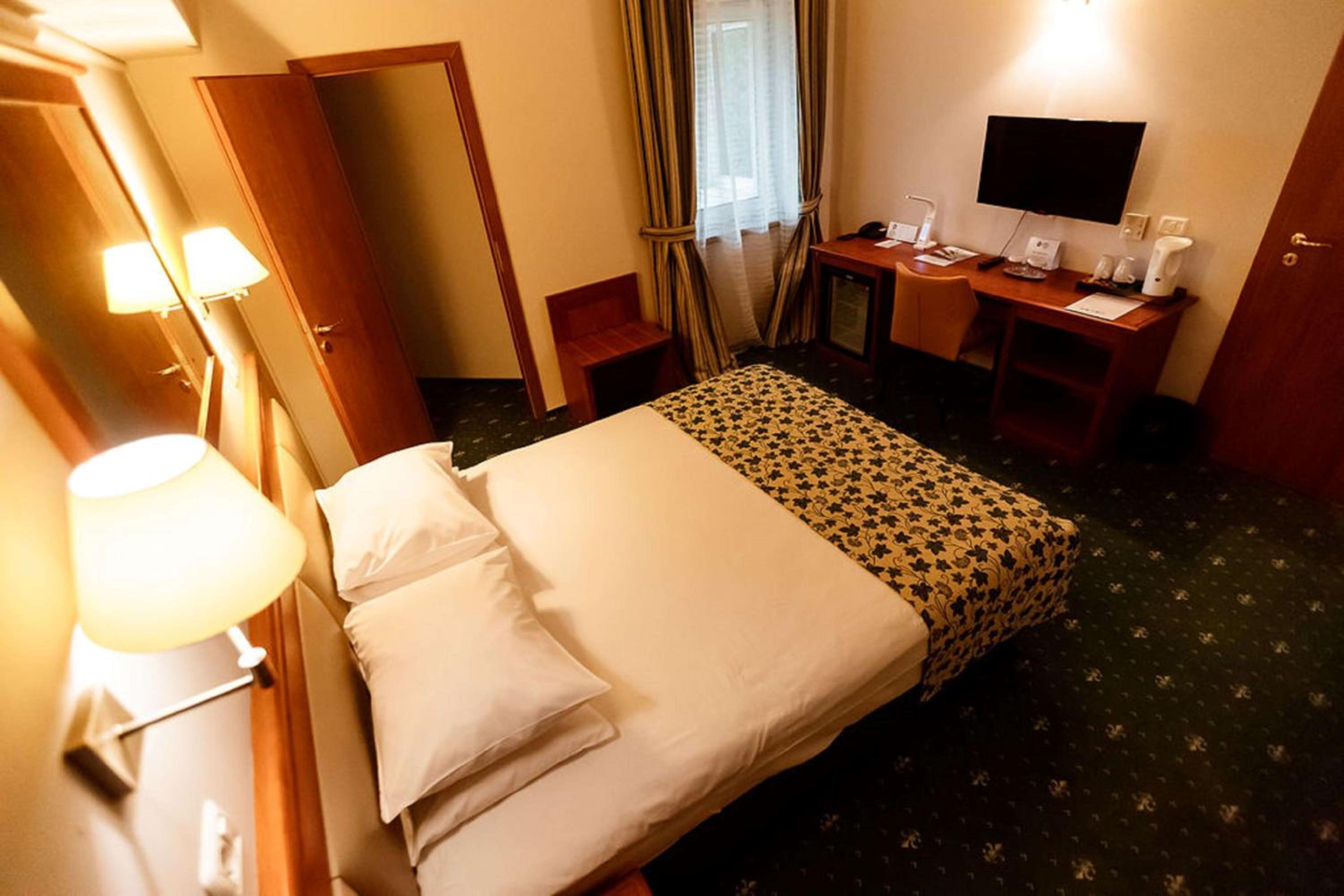 Family King Suite - Non-Smoking photo 3