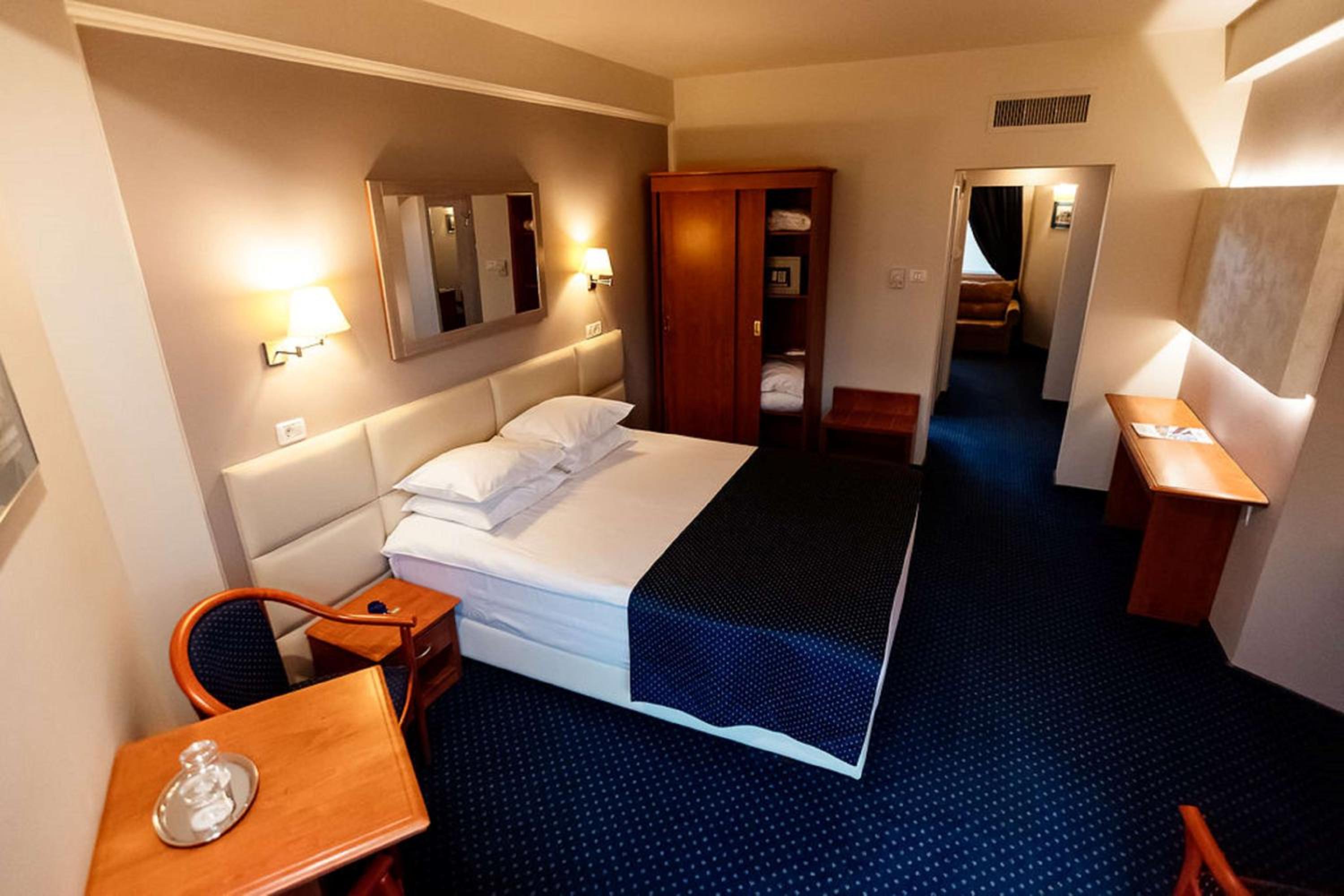 King Suite - Photo 1