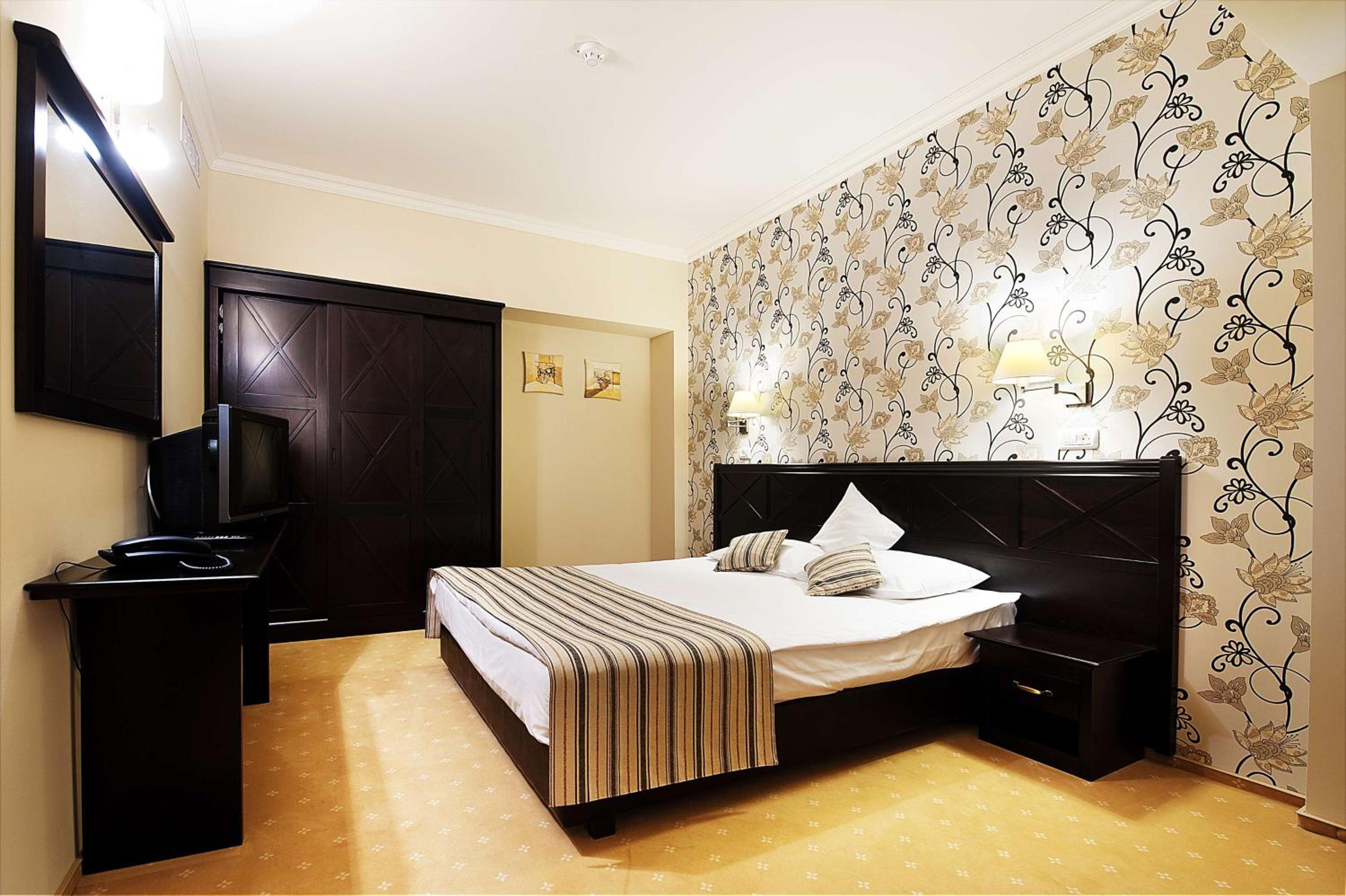 Apartment with King Bed and Sofa Bed - Non-Smoking photo 1