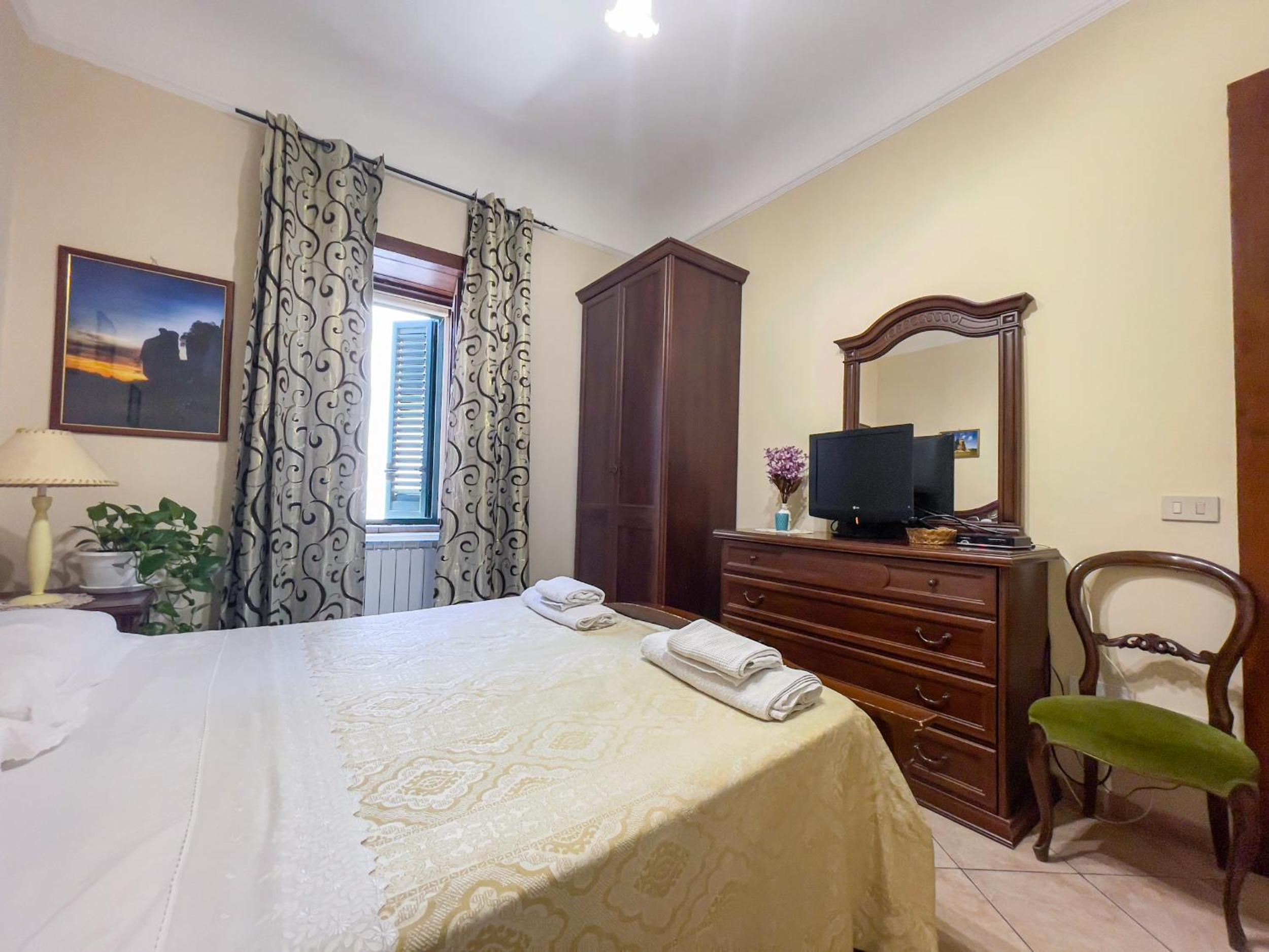 Deluxe Double Room with Extra Bed - Photo 3