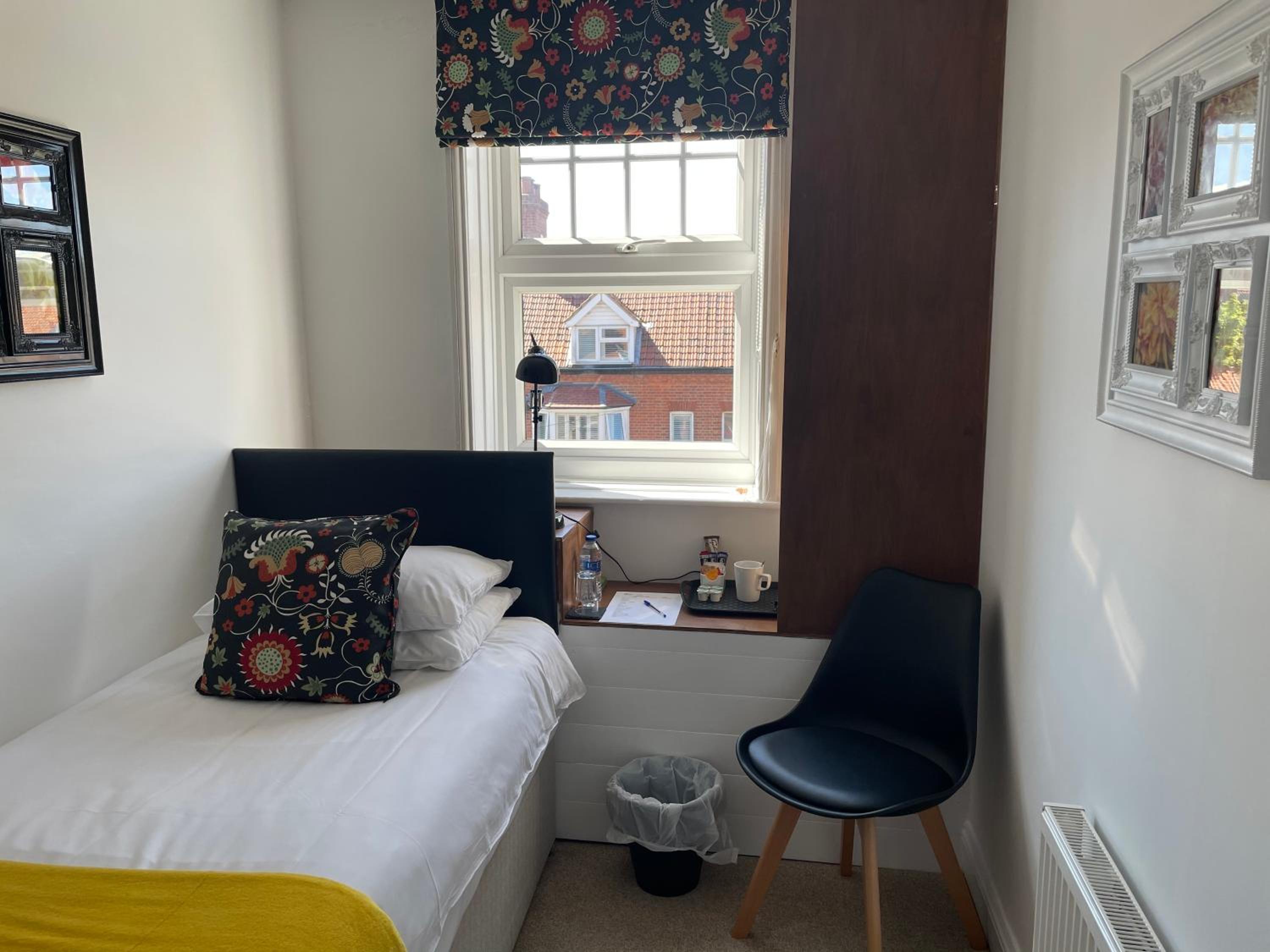 Single Room photo 2