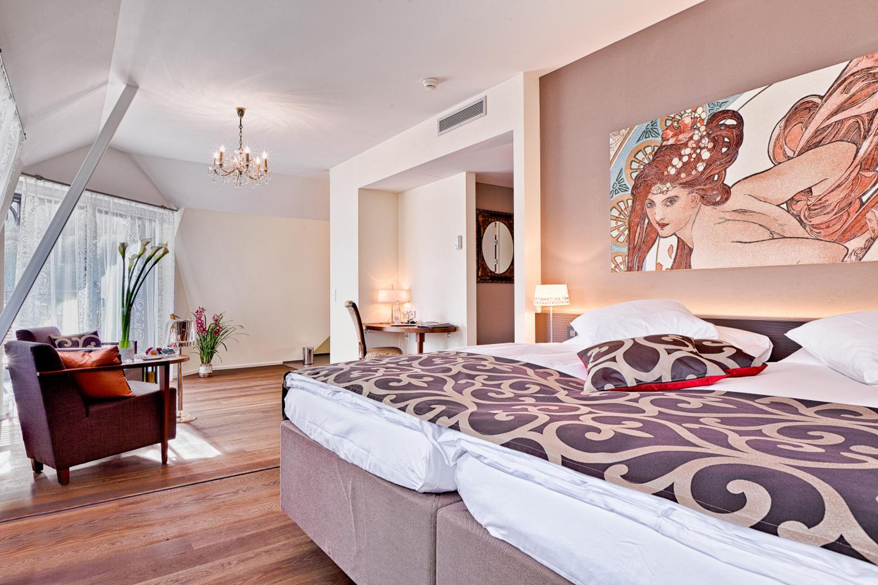 Penthouse Junior Suite with Lake View photo 1