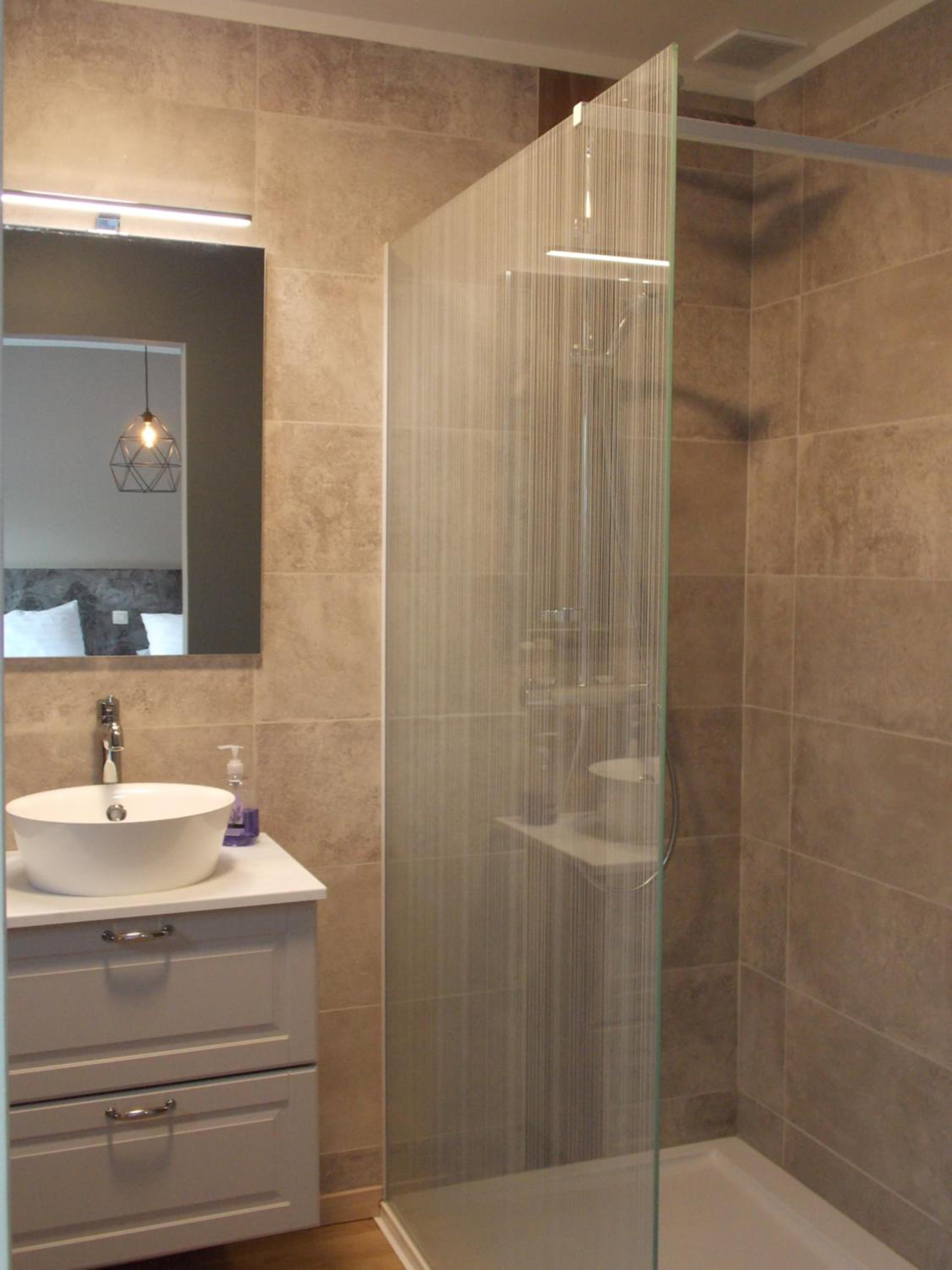 Twin Room with Private Bathroom photo 3