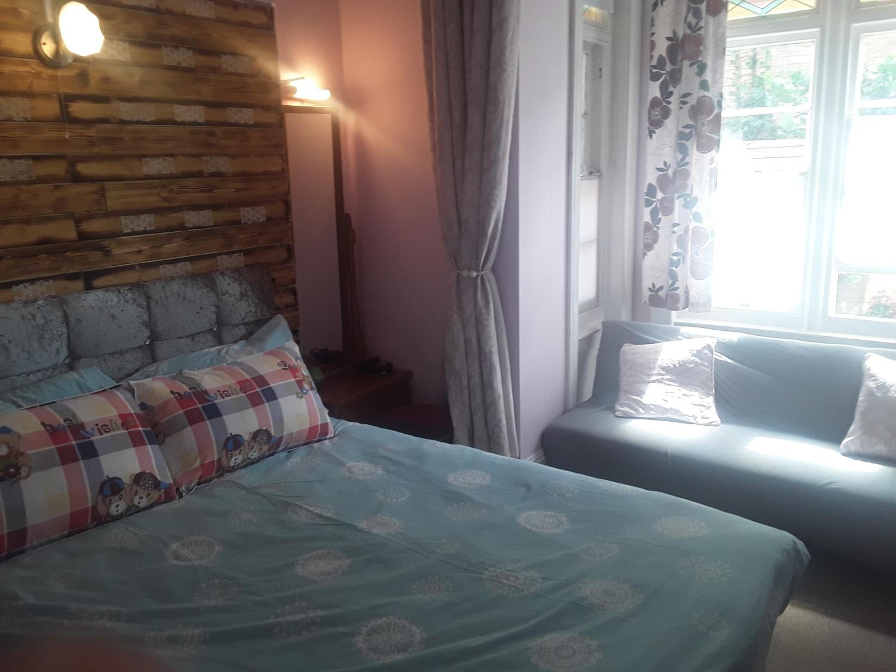 Deluxe Double Room (2 Adults + 1 Child) - Photo 1