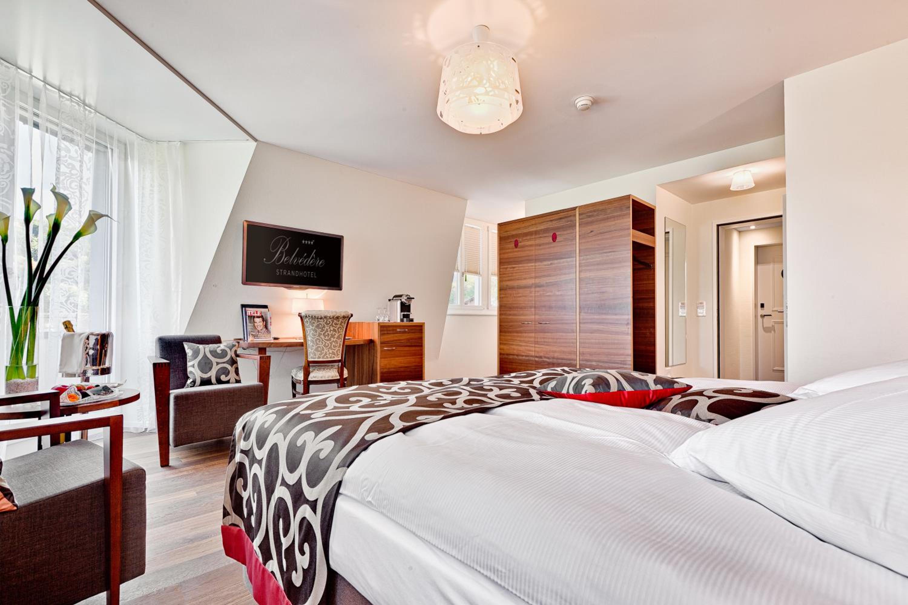 Boutique Double Room with Lake View photo 2