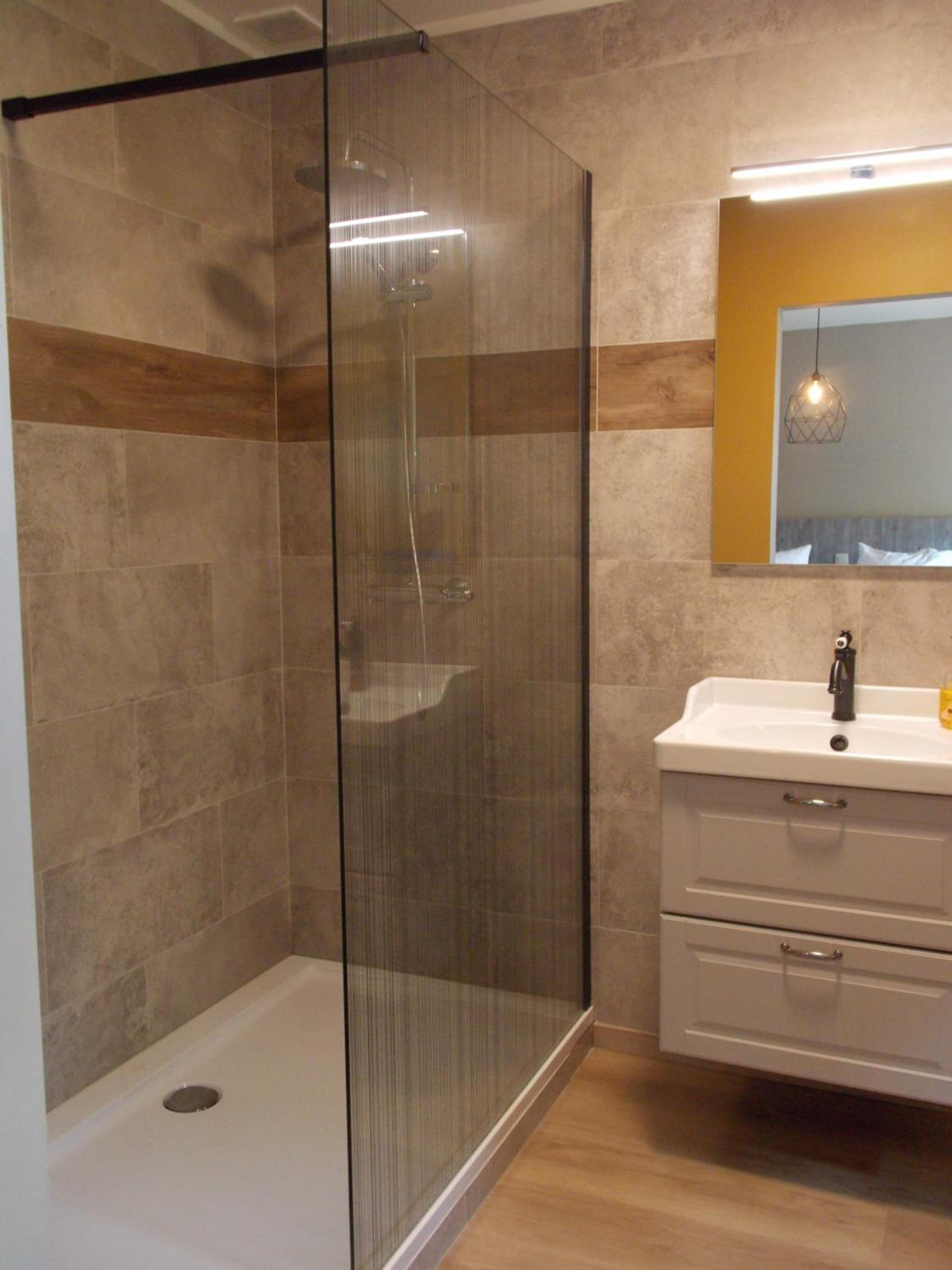 Twin Room with Private Bathroom photo 2