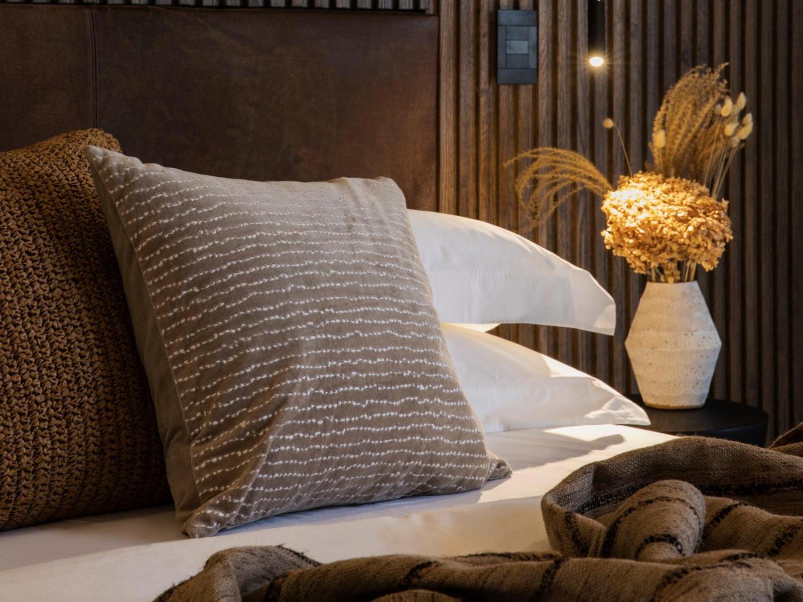 Deluxe King Room - Photo 4