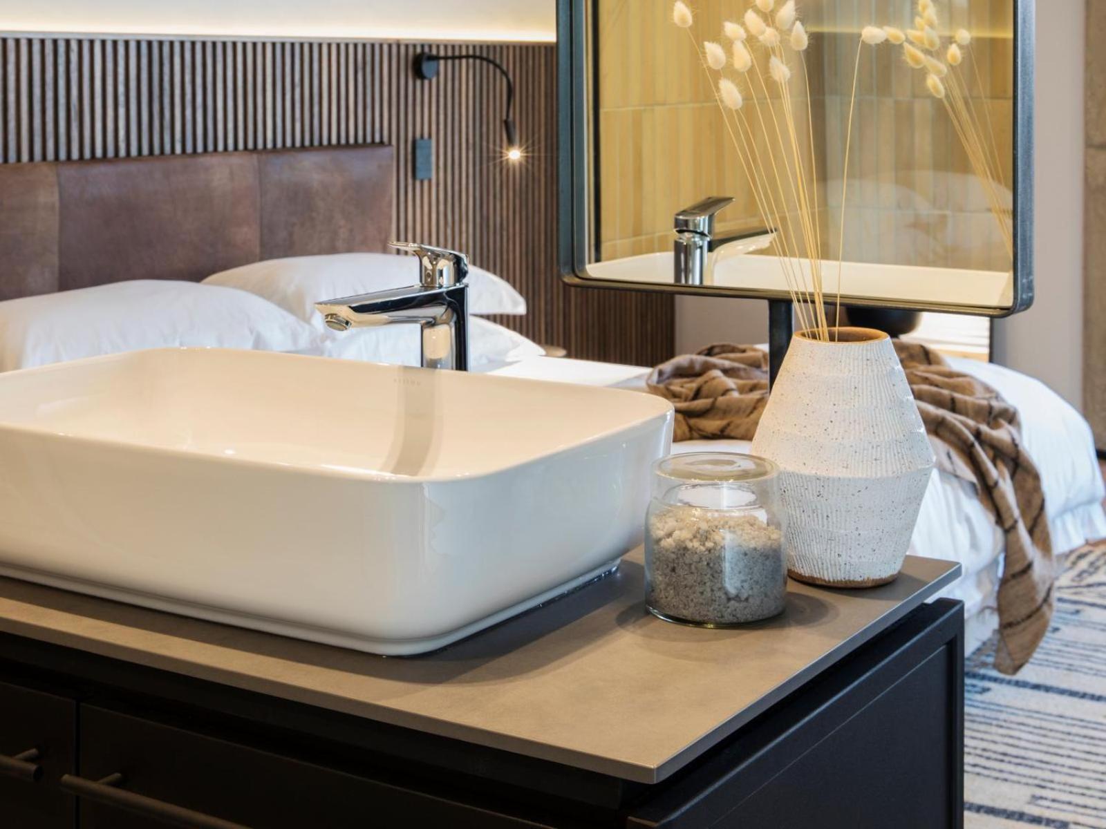 Deluxe King Room - Photo 3
