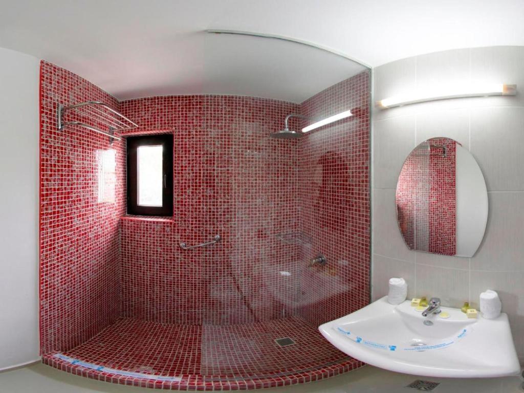 Double or Twin Room with City View - Photo 3