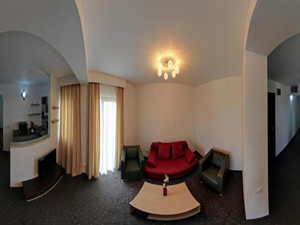 One-Bedroom Apartment - Photo 4
