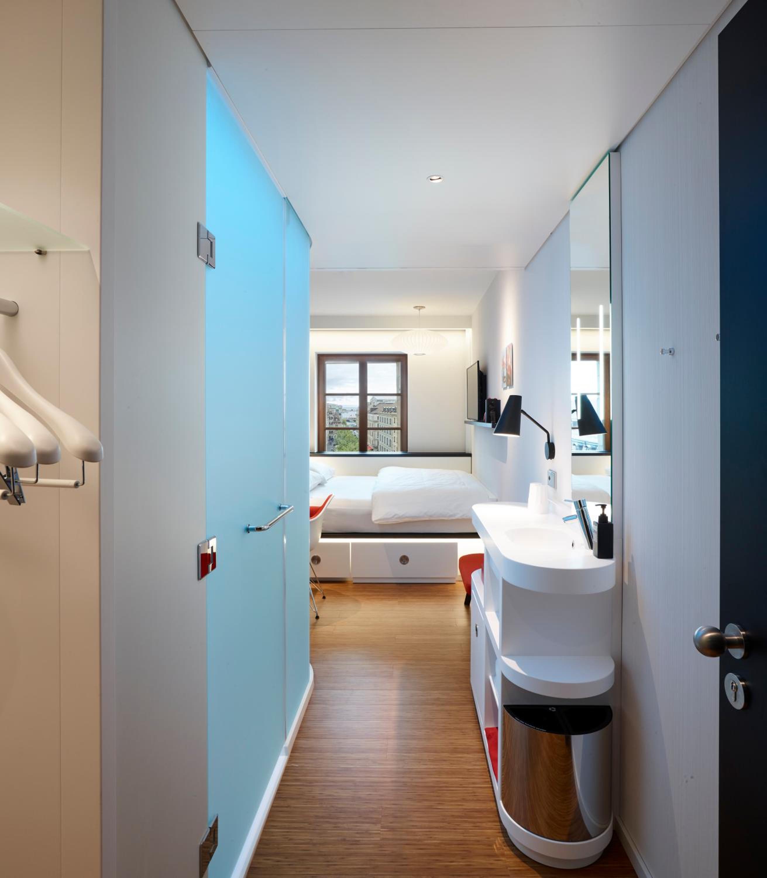 King Room With Lake View - Photo 1