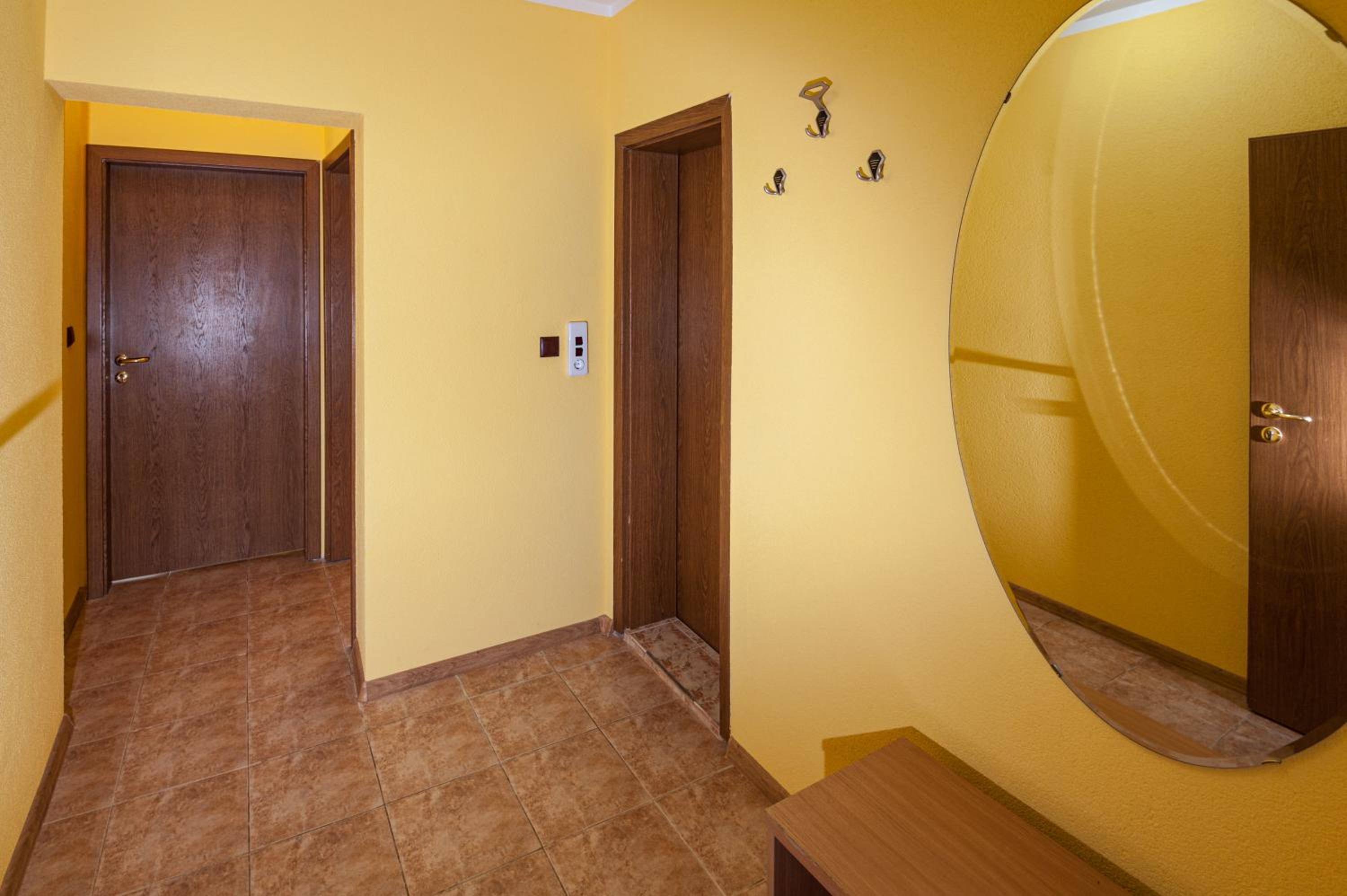 One-Bedroom Apartment - Photo 1