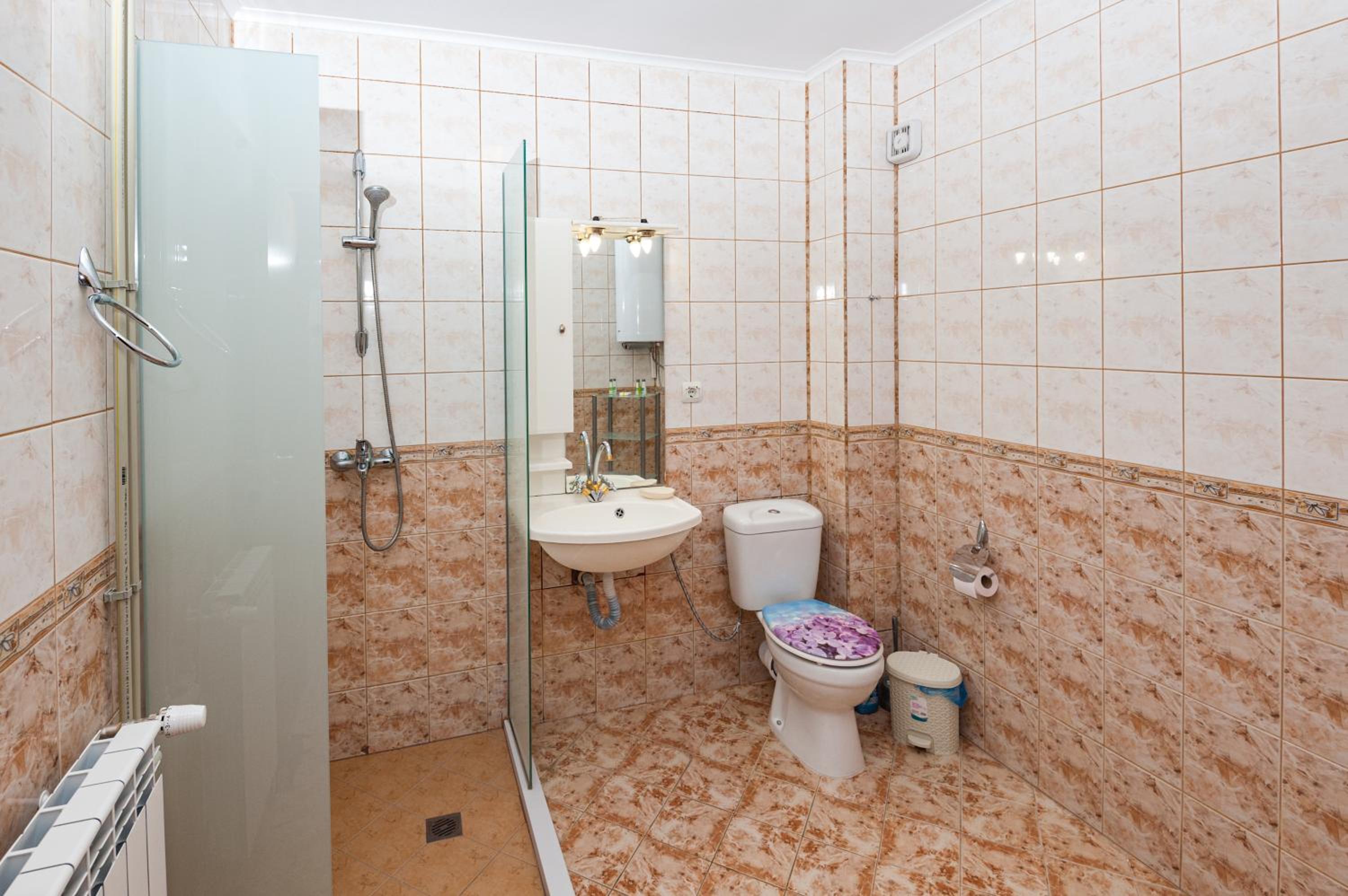One-Bedroom Apartment - Photo 6