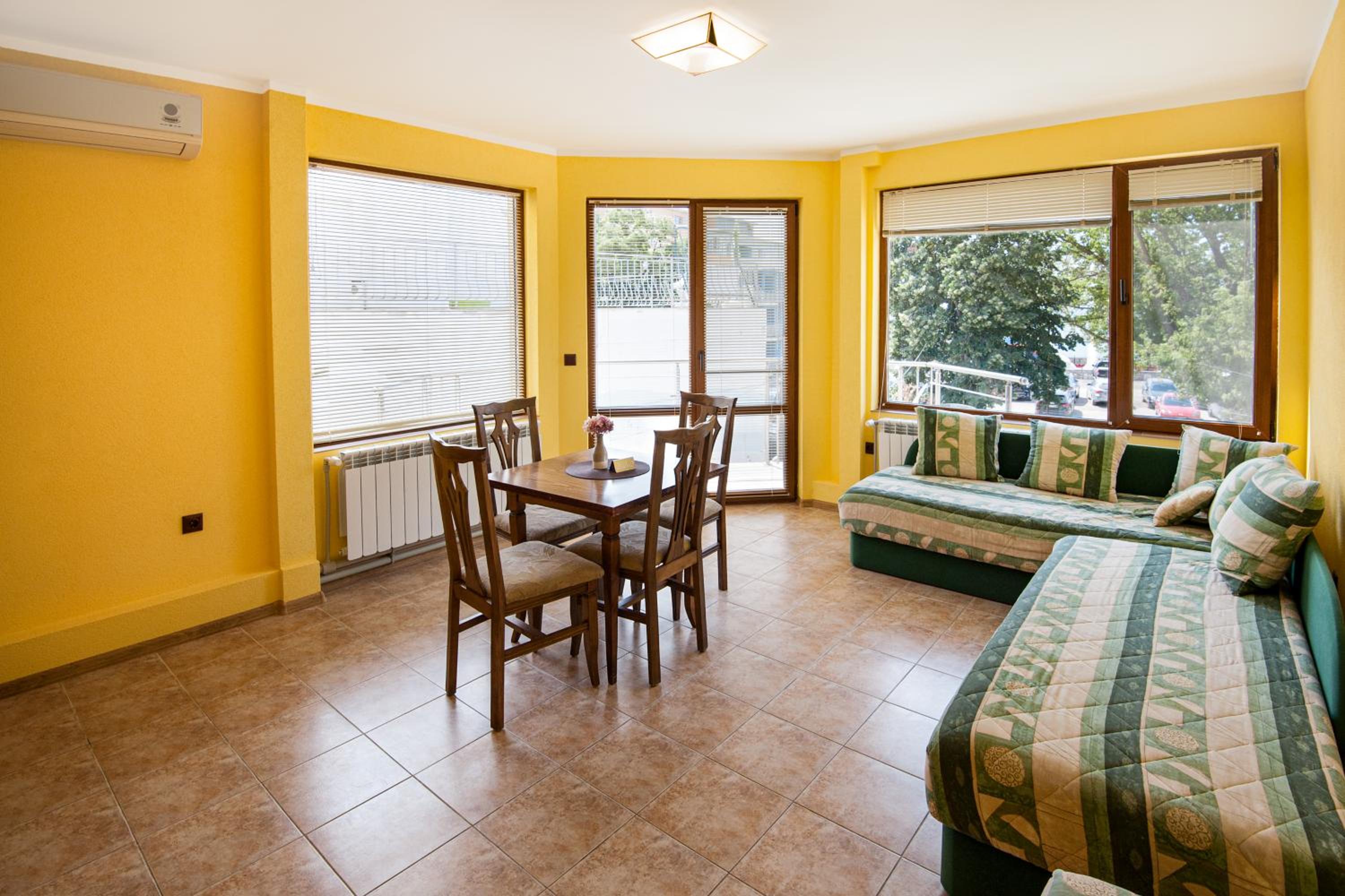 One-Bedroom Apartment - Photo 8