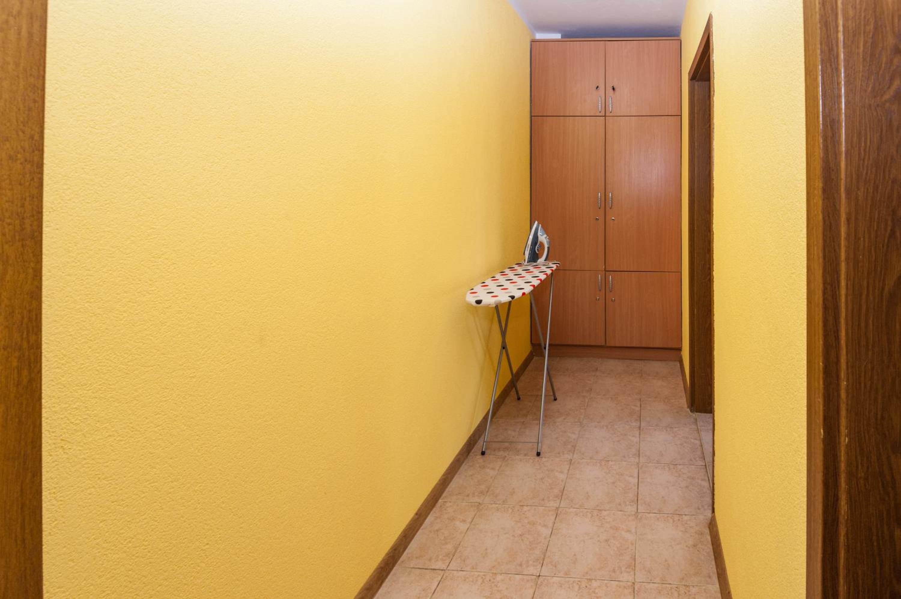 One-Bedroom Apartment - Photo 9