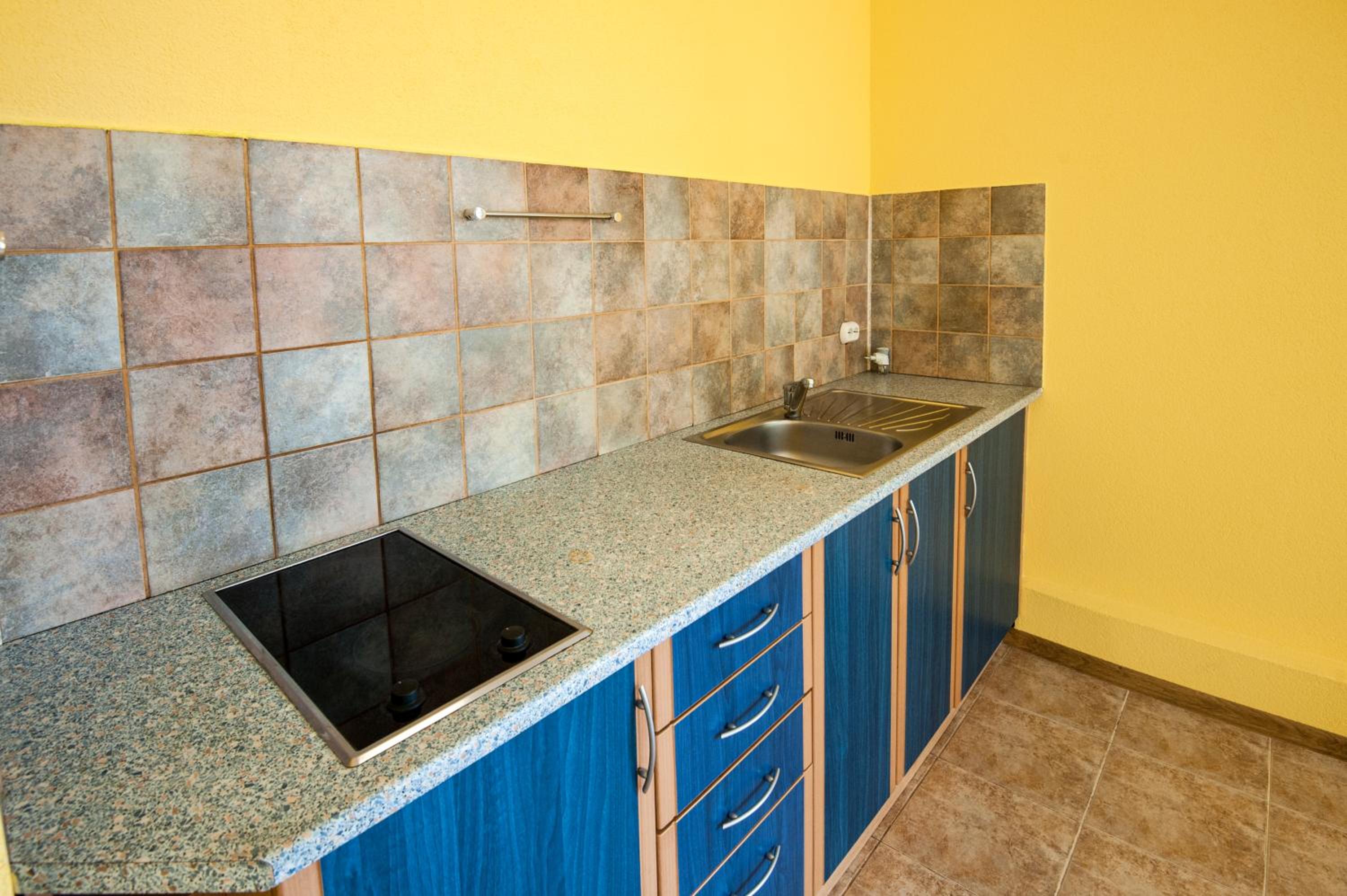 One-Bedroom Apartment - Photo 2