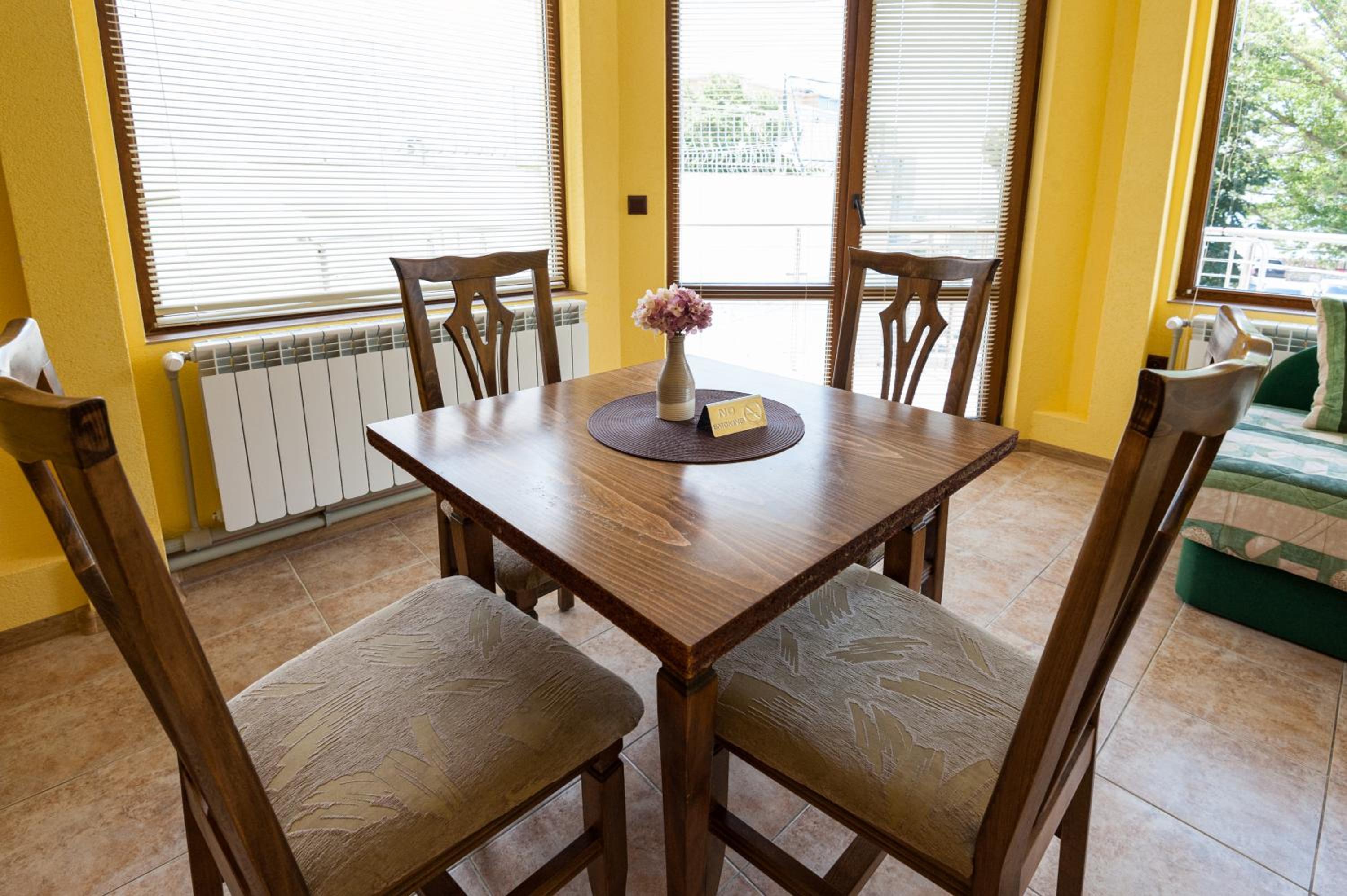 One-Bedroom Apartment - Photo 4