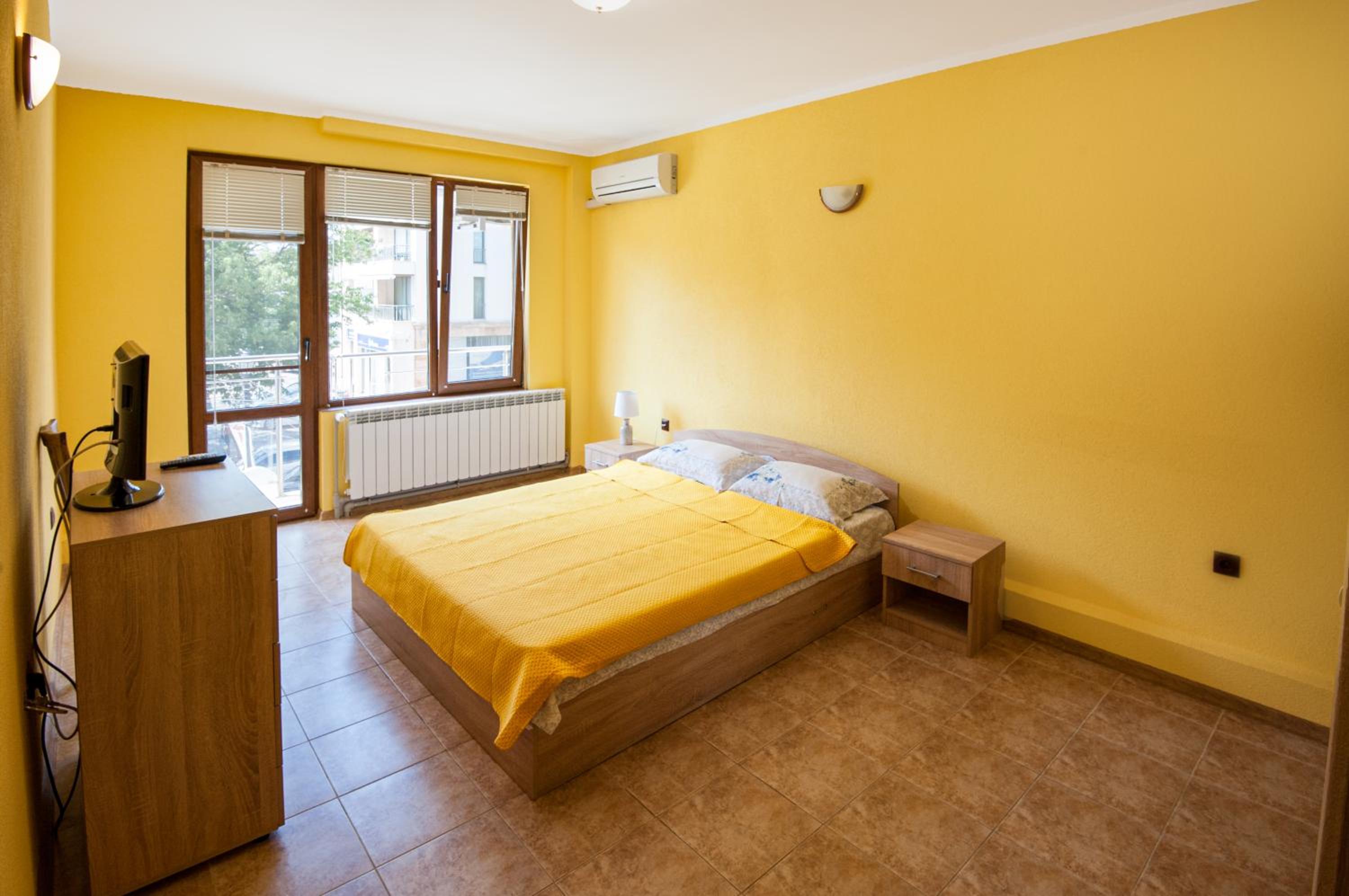 One-Bedroom Apartment - Photo 3