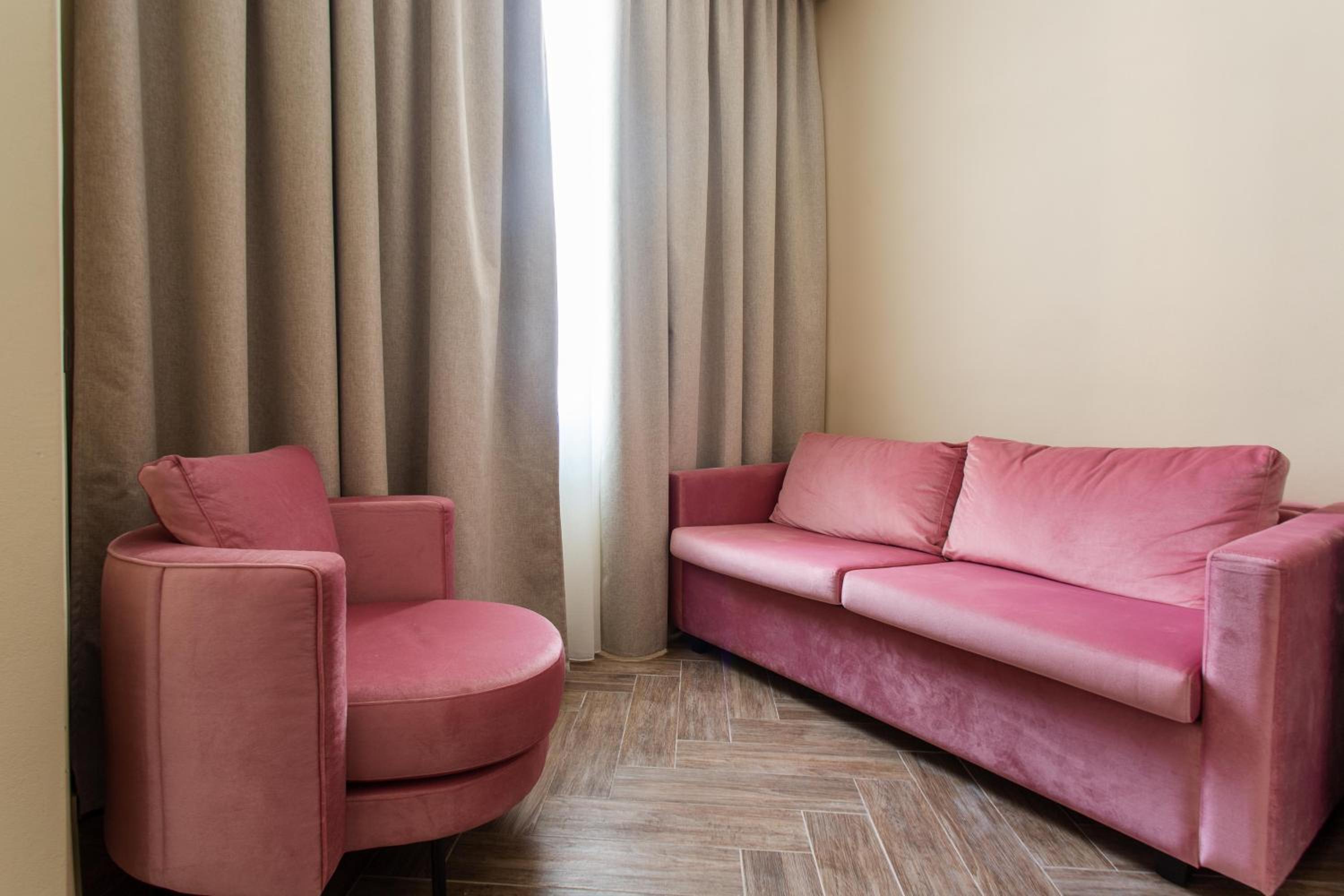 Deluxe King Suite - Photo 3