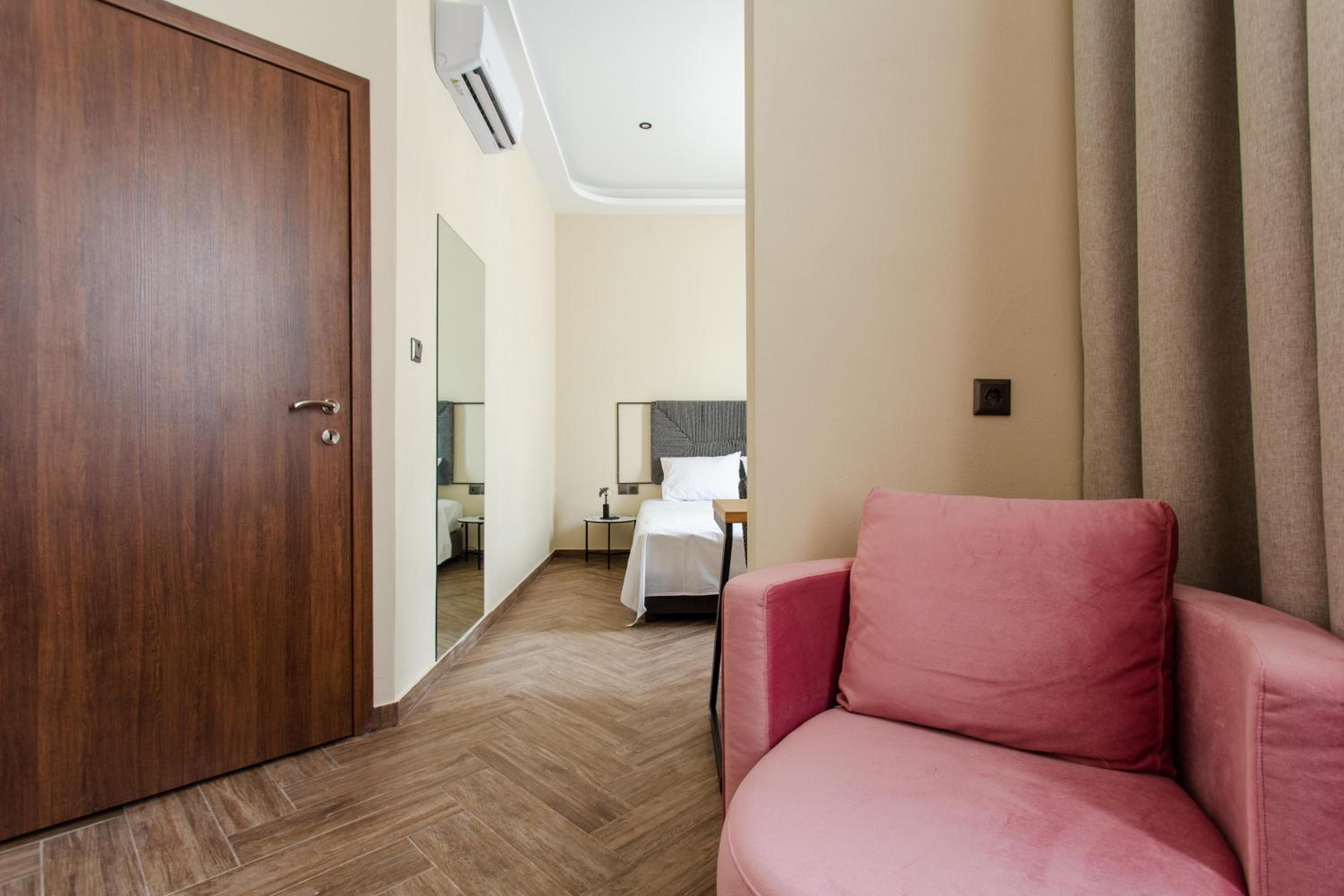 Deluxe King Suite - Photo 1
