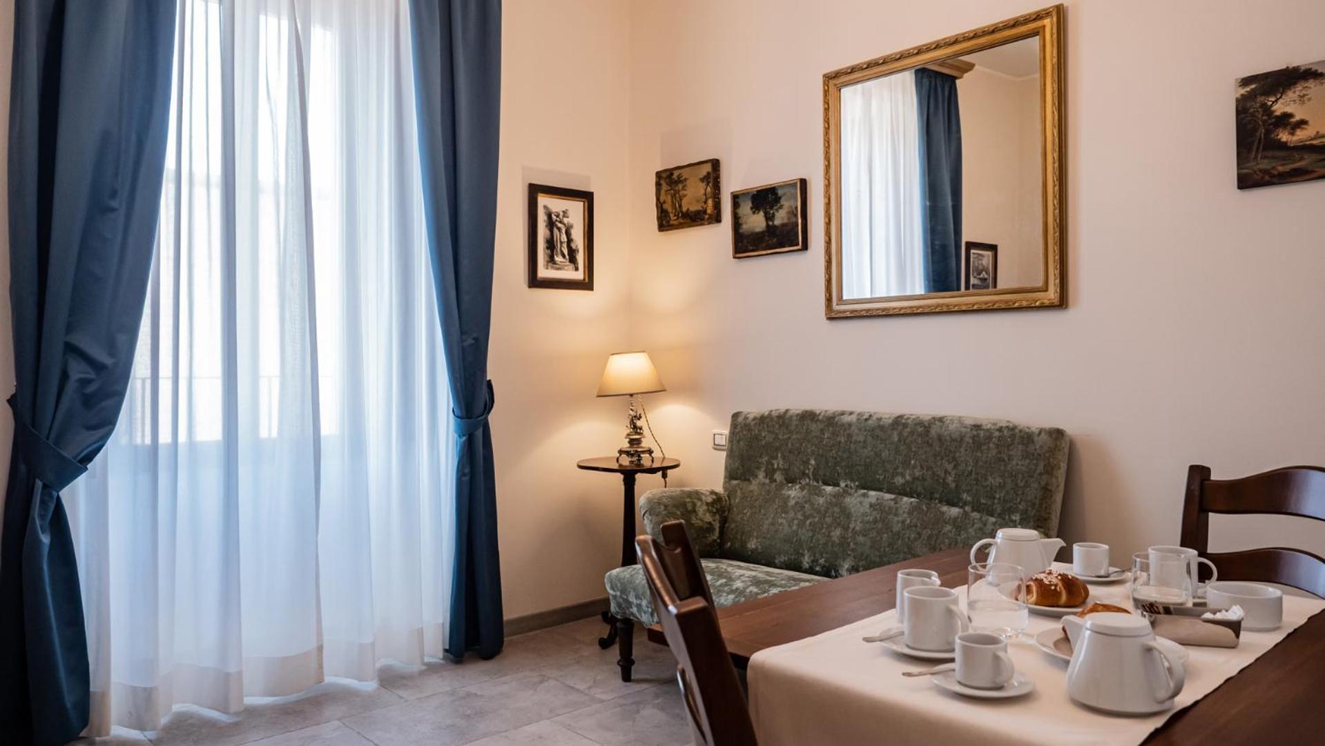 Suite - Photo 5