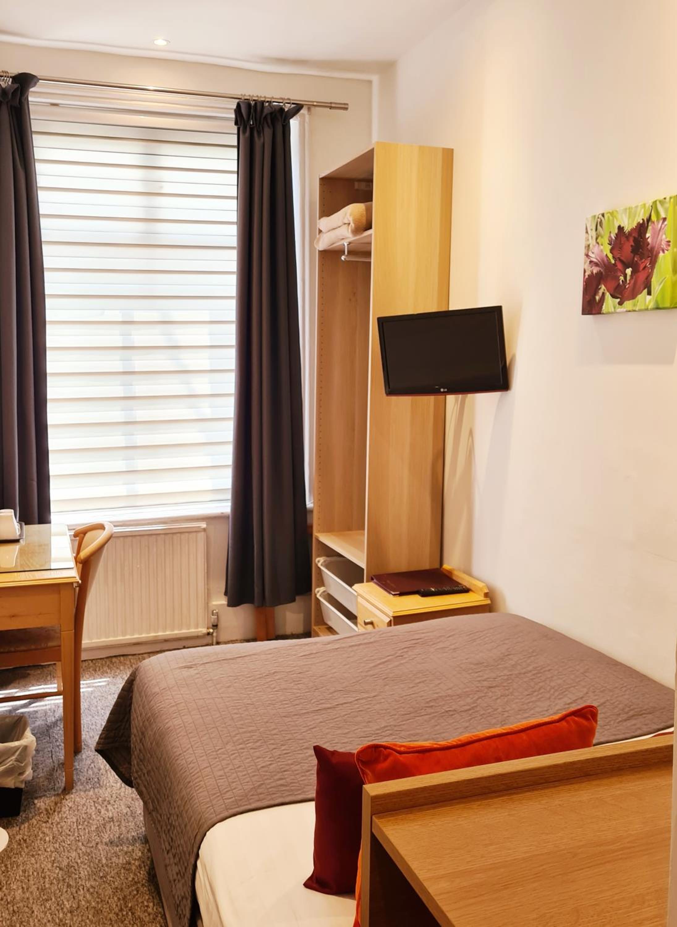 Small Double Room photo 1