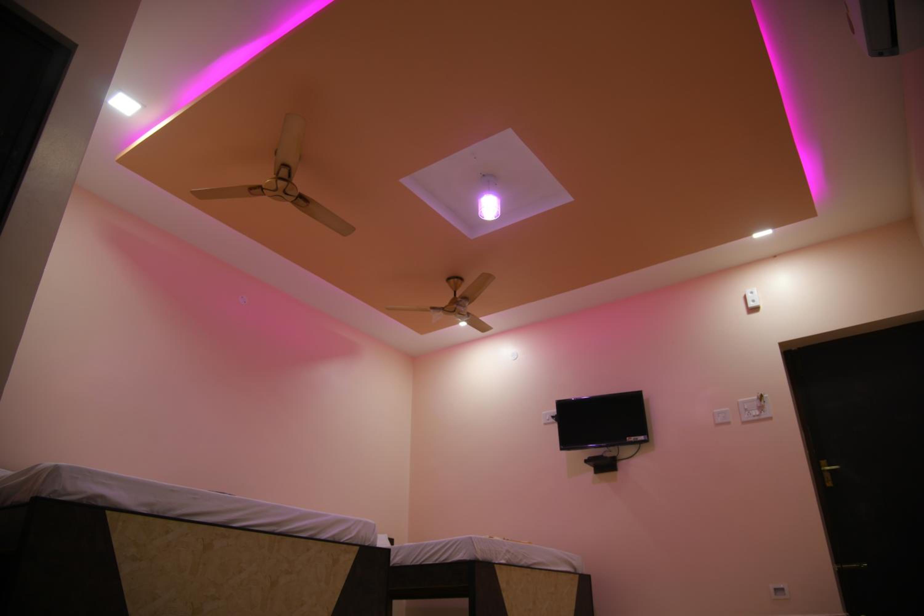 Deluxe Family Suite - Photo 5
