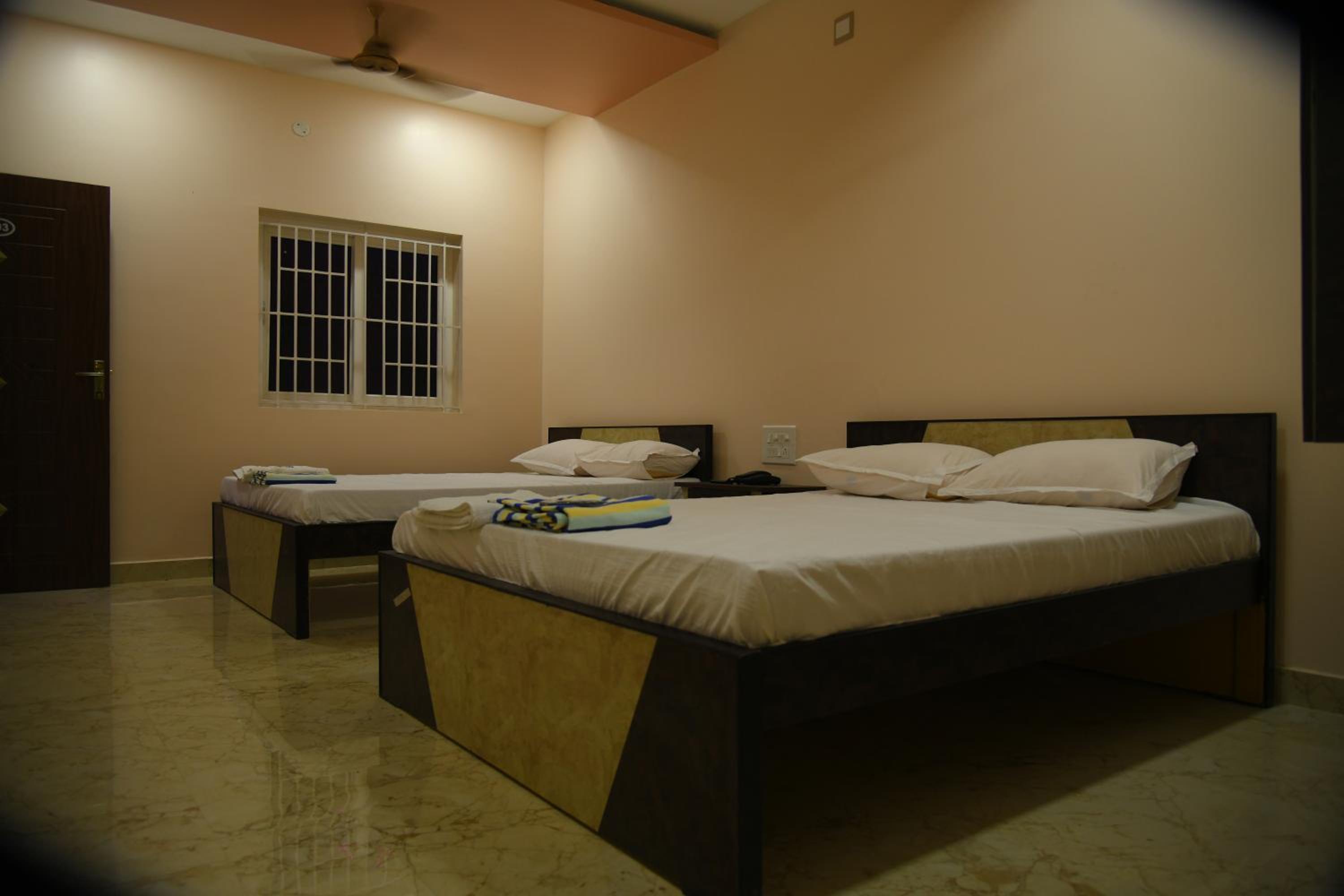 Deluxe Family Room - Photo 2