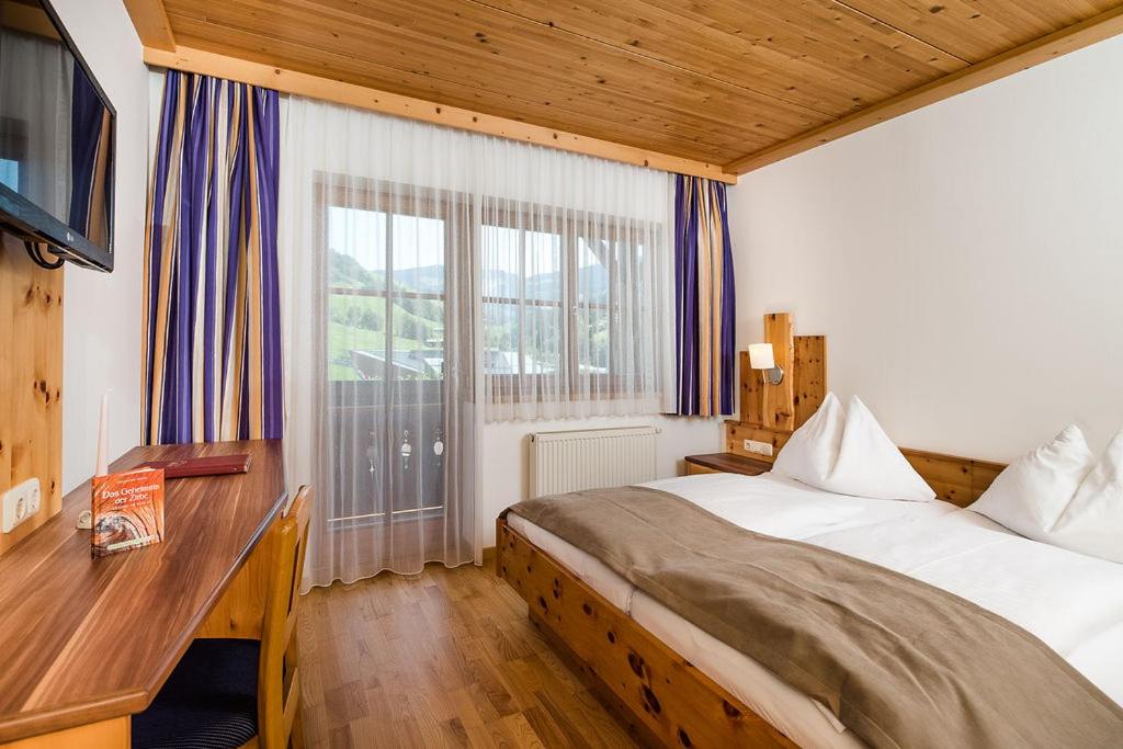 Family Suite with Balcony photo 2